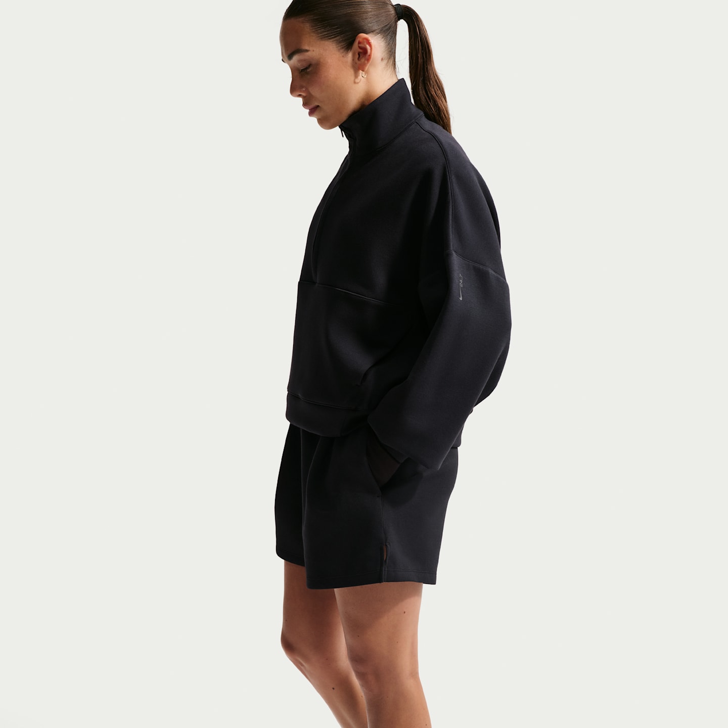 Женские шорты Nike 24.7 ImpossiblySoft Women's Dri-FIT Mid-Rise Loose 4" Shorts — фото 4