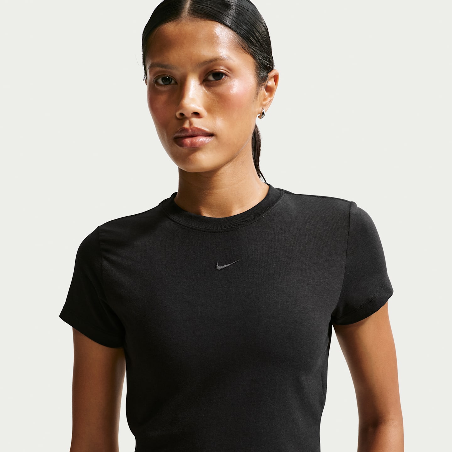 Женские футболки Nike Sportswear Chill Knit Women's Cropped T-Shirt — фото 1