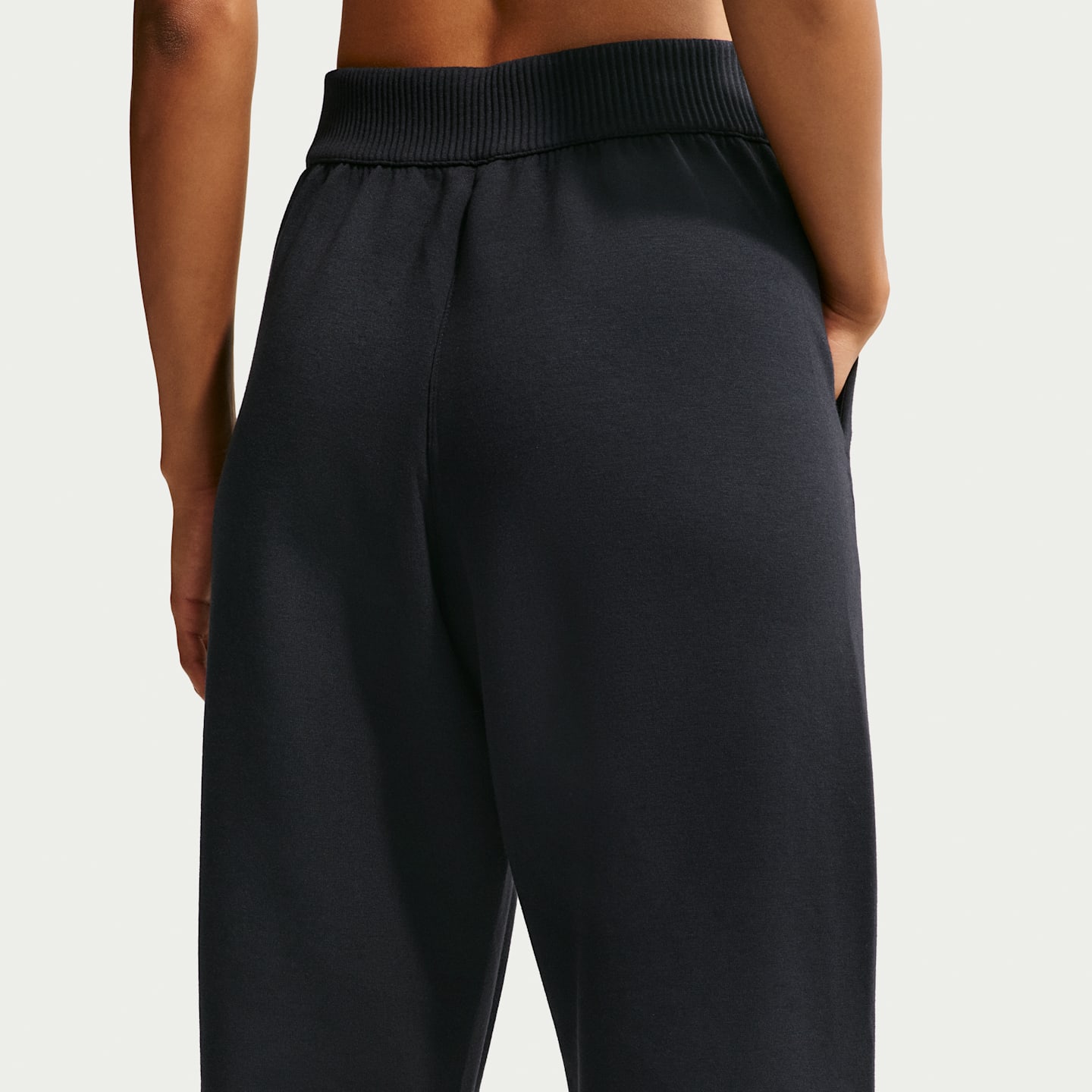Женские брюки Nike 24.7 ImpossiblySoft Women's Dri-FIT High-Waisted Loose Flared Pants — фото 3