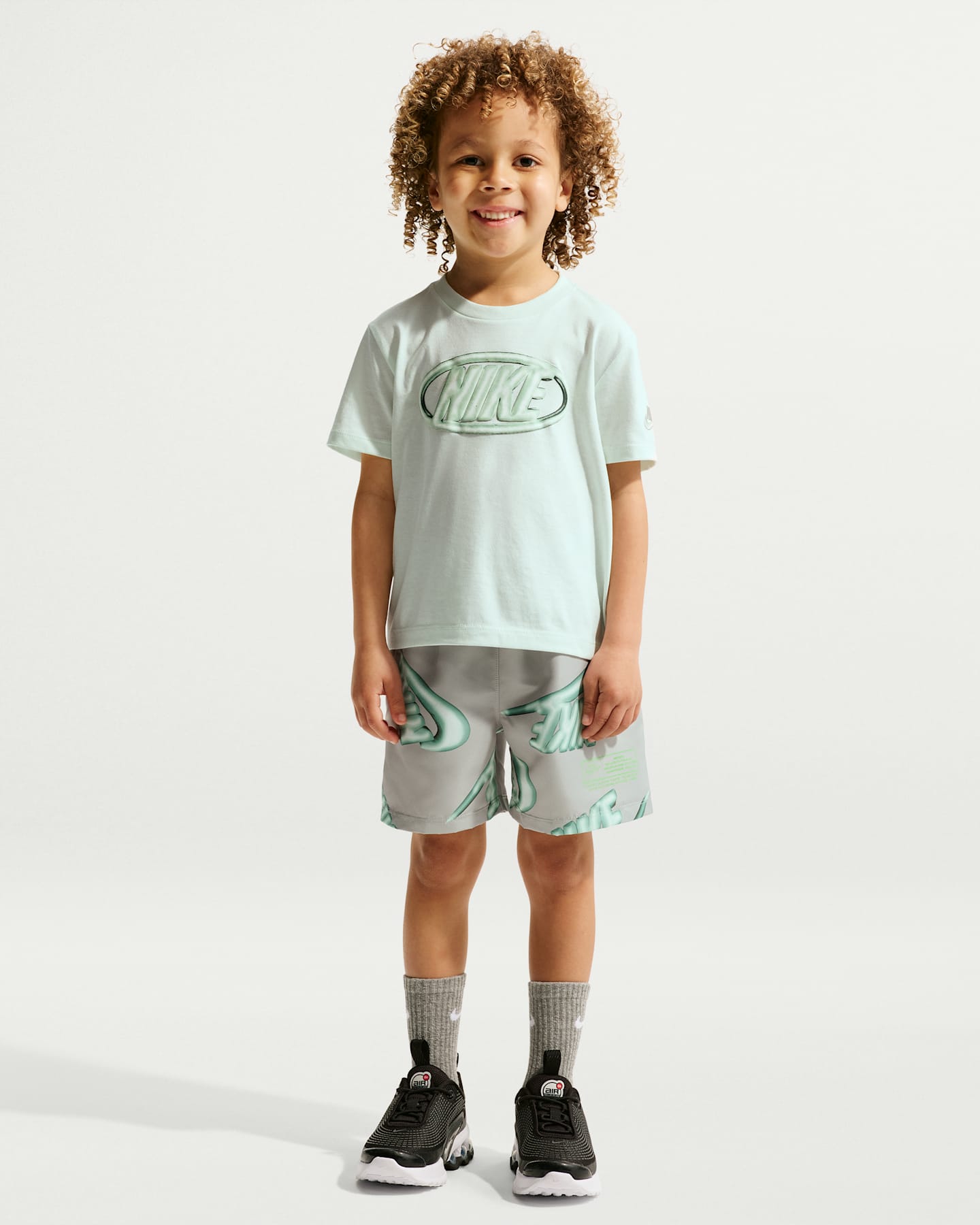 Детские брюки Nike Sportswear Club Toddler 2-Piece Floatie T-Shirt and Shorts Set — фото 8
