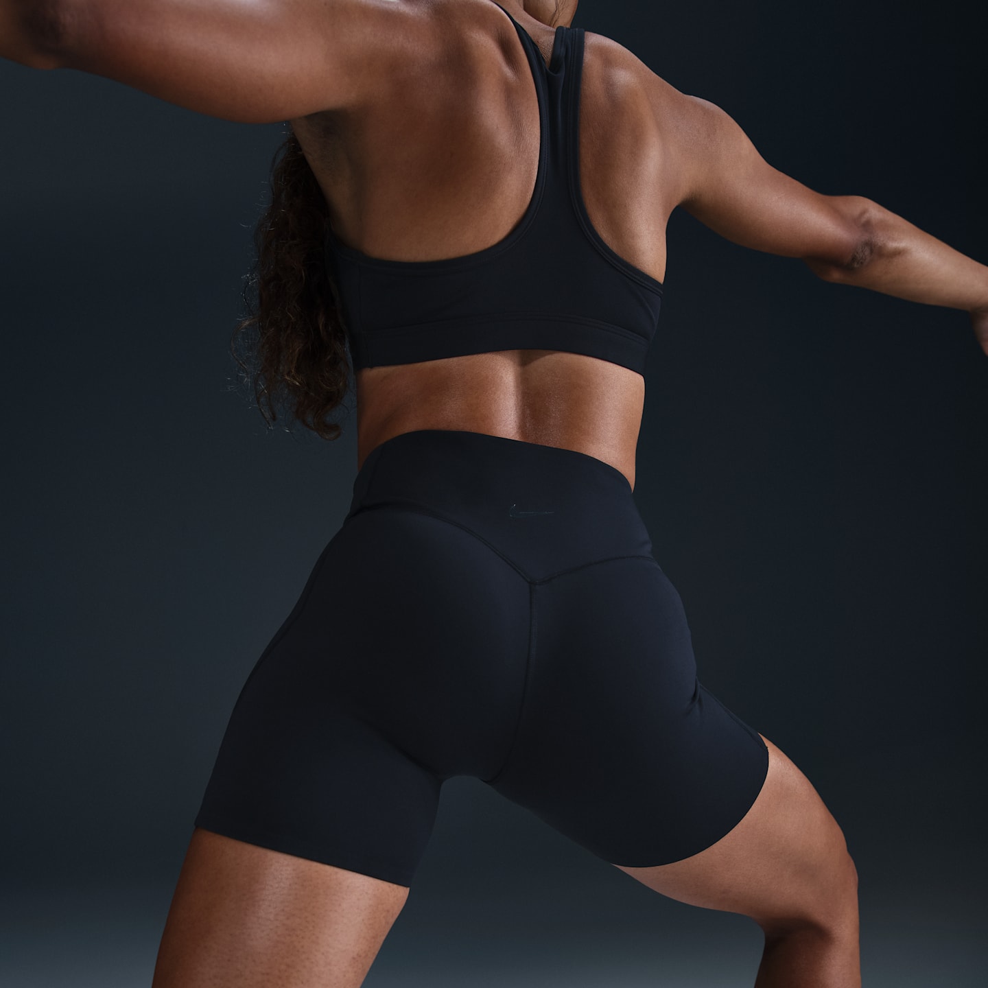 Женские шорты Nike Universa Women's High-Waisted 5" Biker Shorts with No Front Seam — фото 3