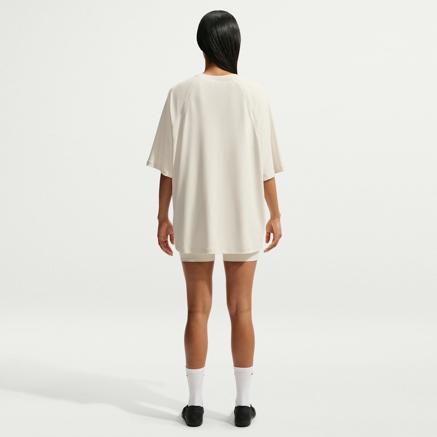Женские футболки Nike NikeSKIMS Airy Women's Oversized T-Shirt — фото 5