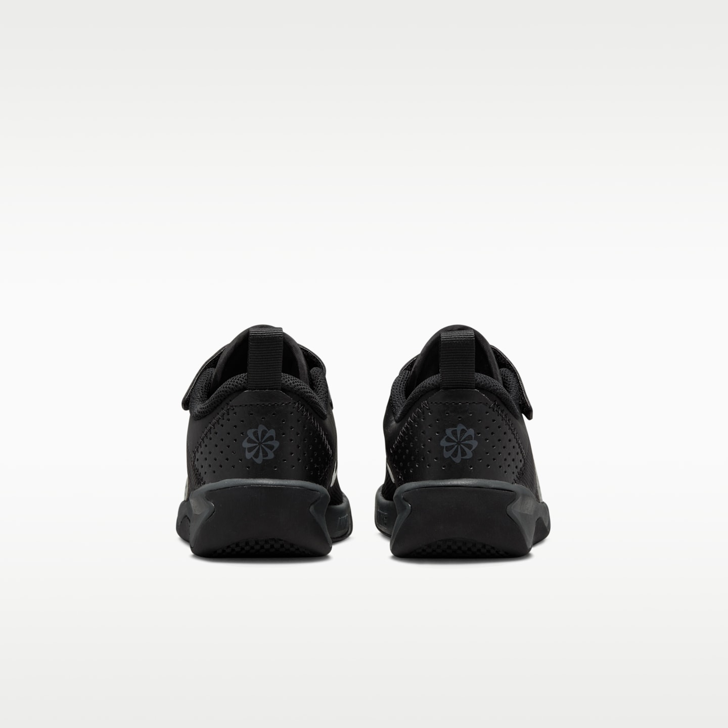 Детские кроссовки Nike Omni Multi-Court Little Kids' Shoes — фото 6