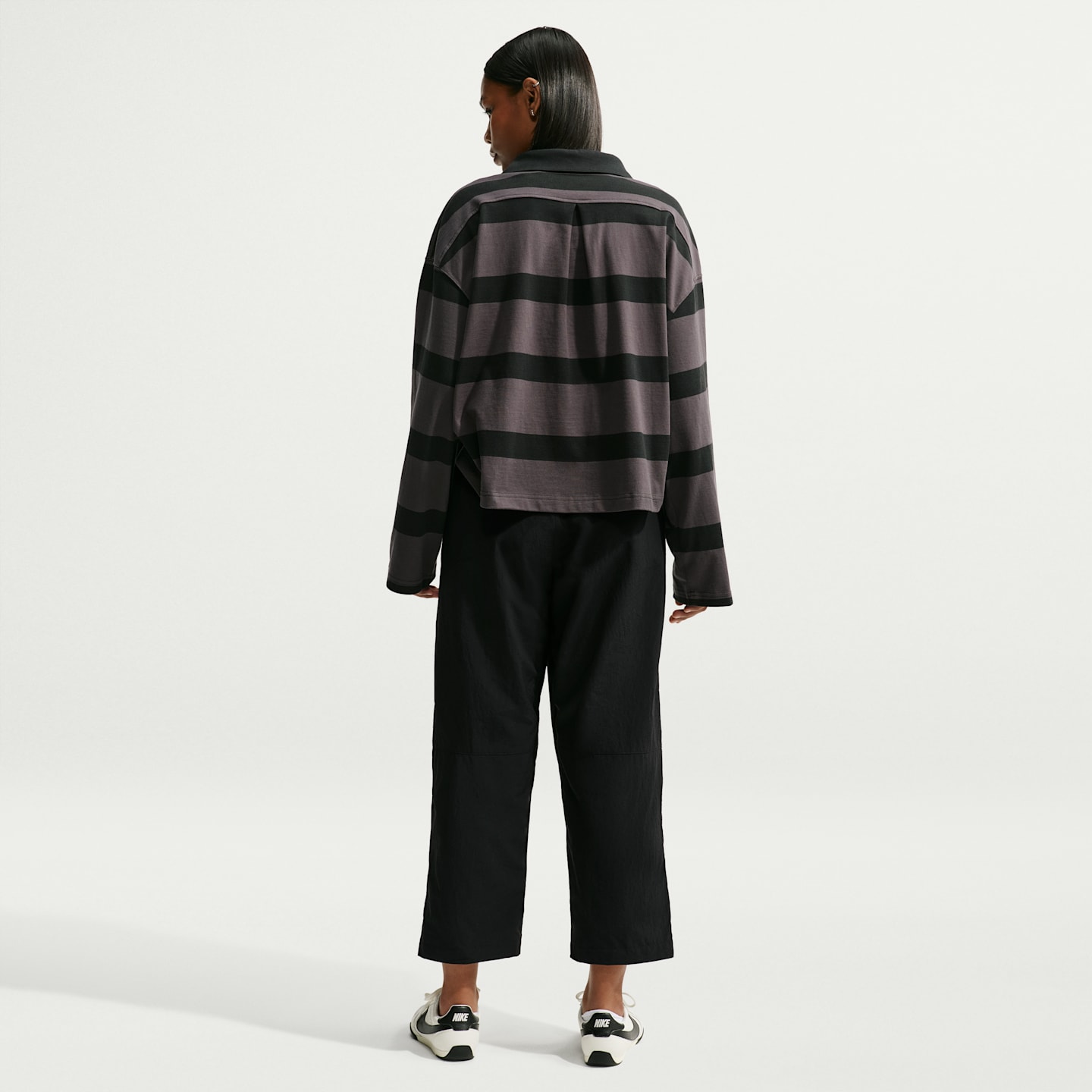 Женские брюки Nike Sportswear Women's Oversized High-Waisted Woven Pants (Plus Size) — фото 5