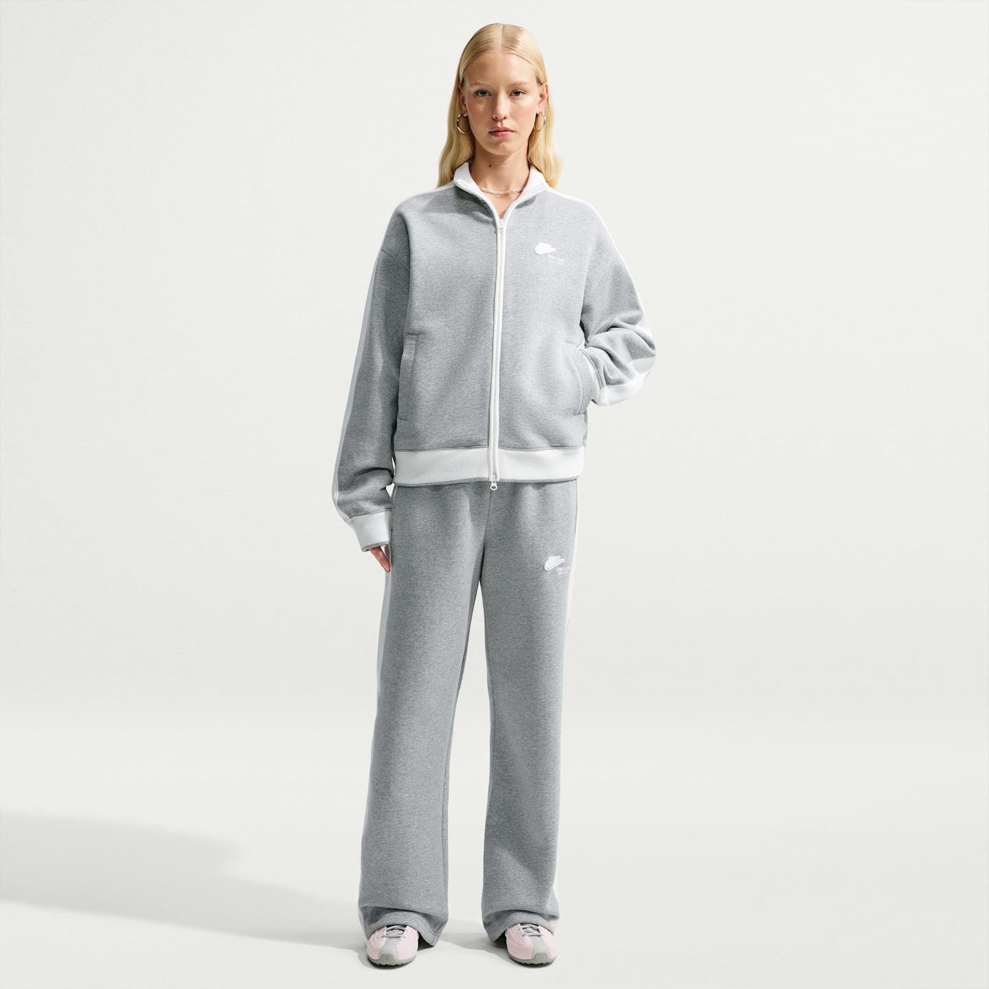 Женские брюки Nike Studio Fleece Medium Weight "Nike Run Club" Women's Mid-Rise Track Pants — фото 1