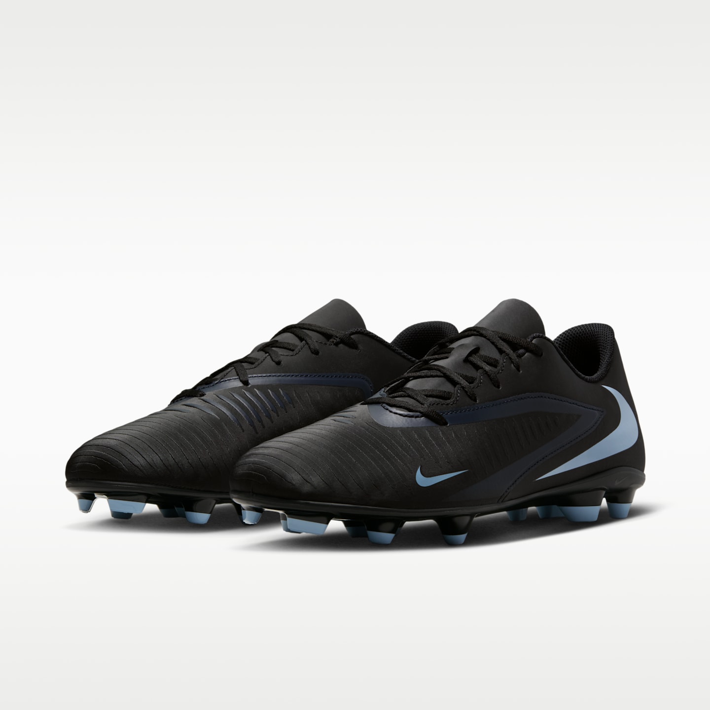 Мужские бутсы Nike Phantom 6 Low Club Multi-Ground Soccer Cleats — фото 5