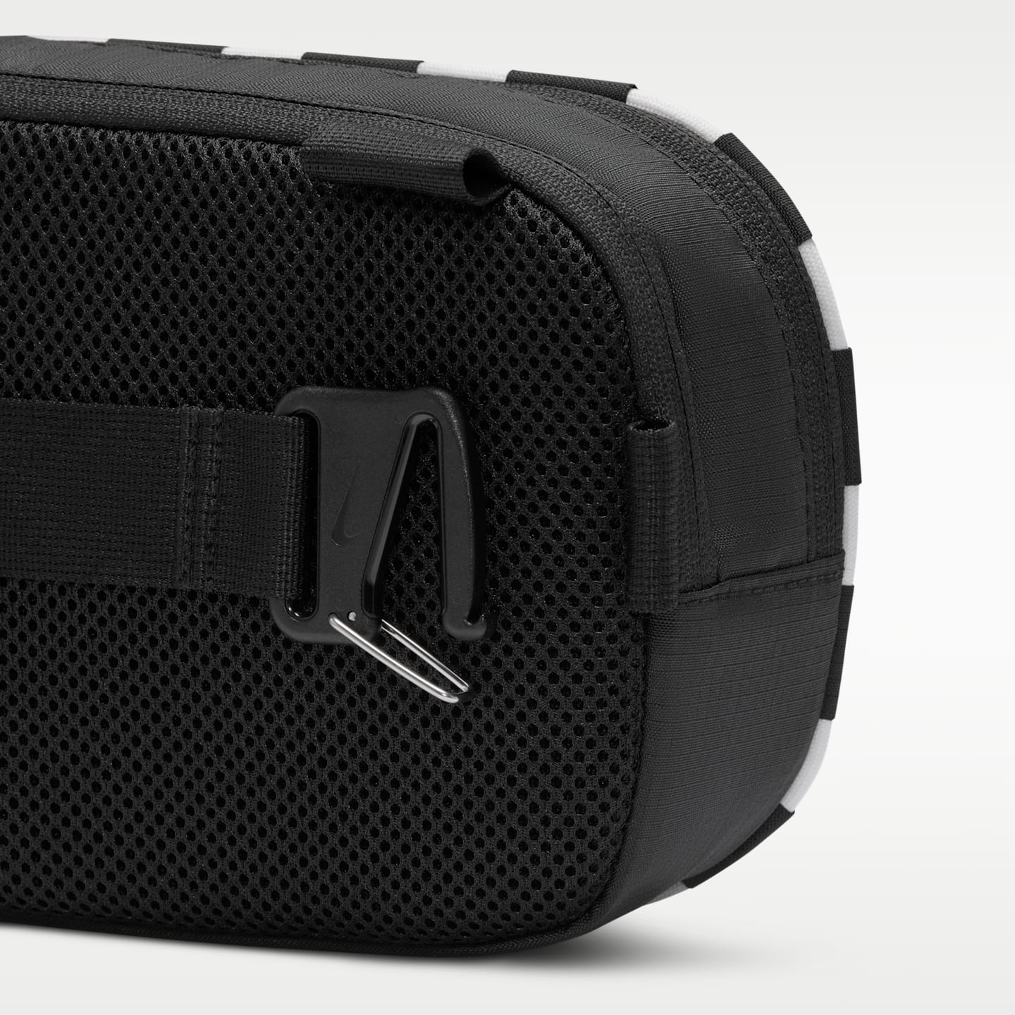 Женские сумки Nike Hayward Patrol Crossbody Bag (4L) — фото 8