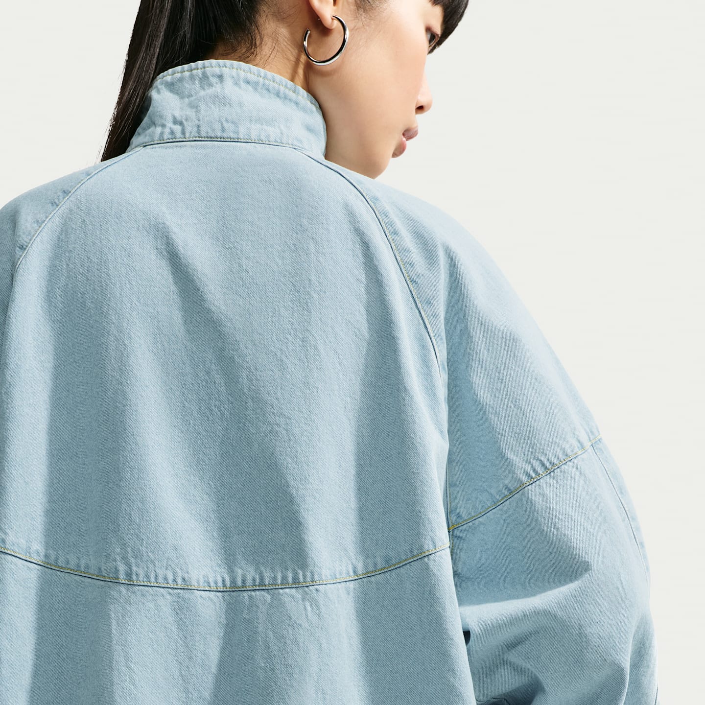 Женские куртки Nike Windrunner Women's Oversized Denim Jacket — фото 2