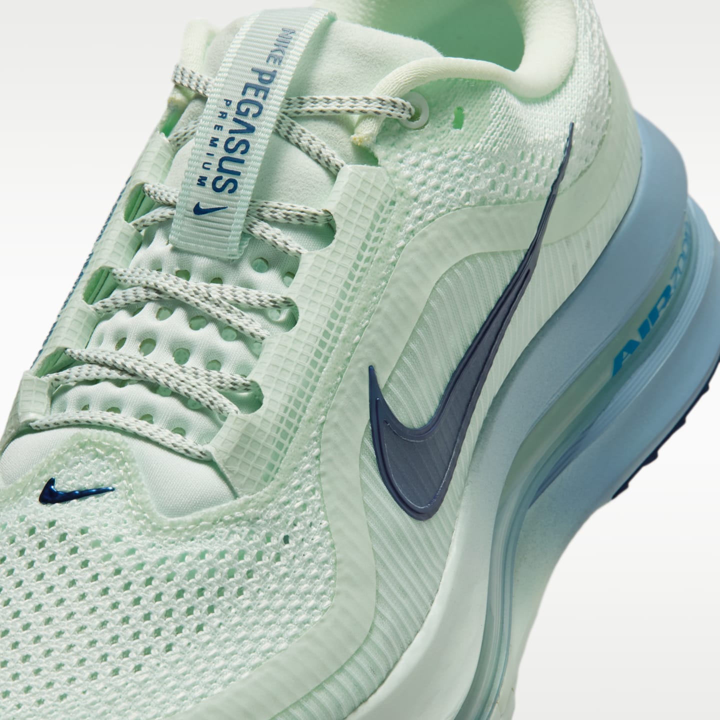 Женские кроссовки Nike Pegasus Premium Women's Road Running Shoes — фото 7