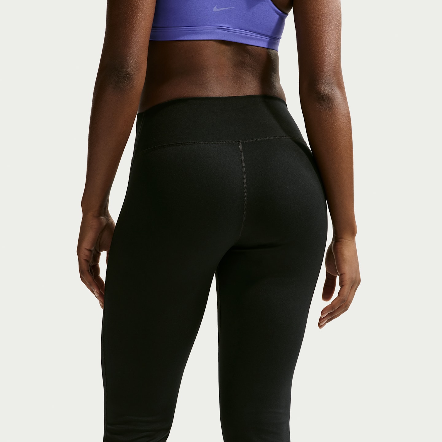 Женские леггинсы Nike One Women's High-Waisted Flared Leggings — фото 3