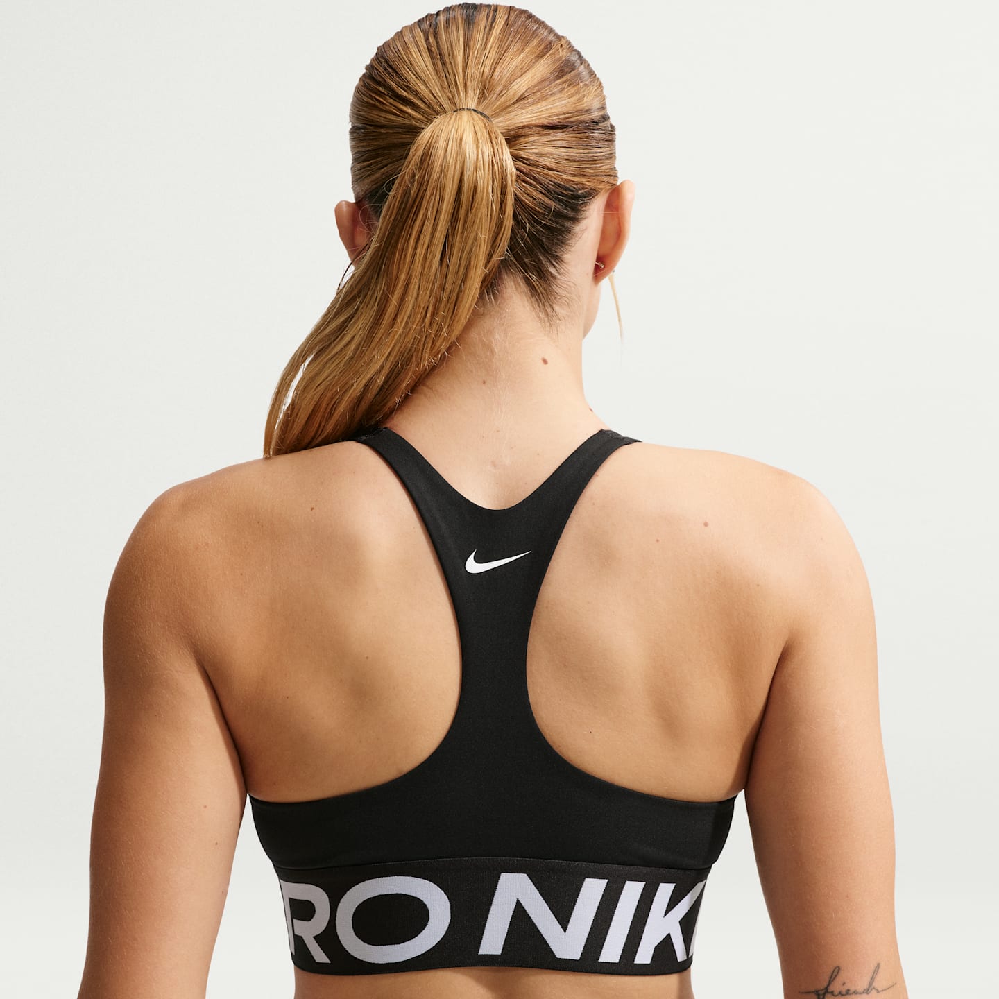Спортивное бра Pro Sculpt, уплотнённая чашка, средняя поддержка — Nike — фото 2