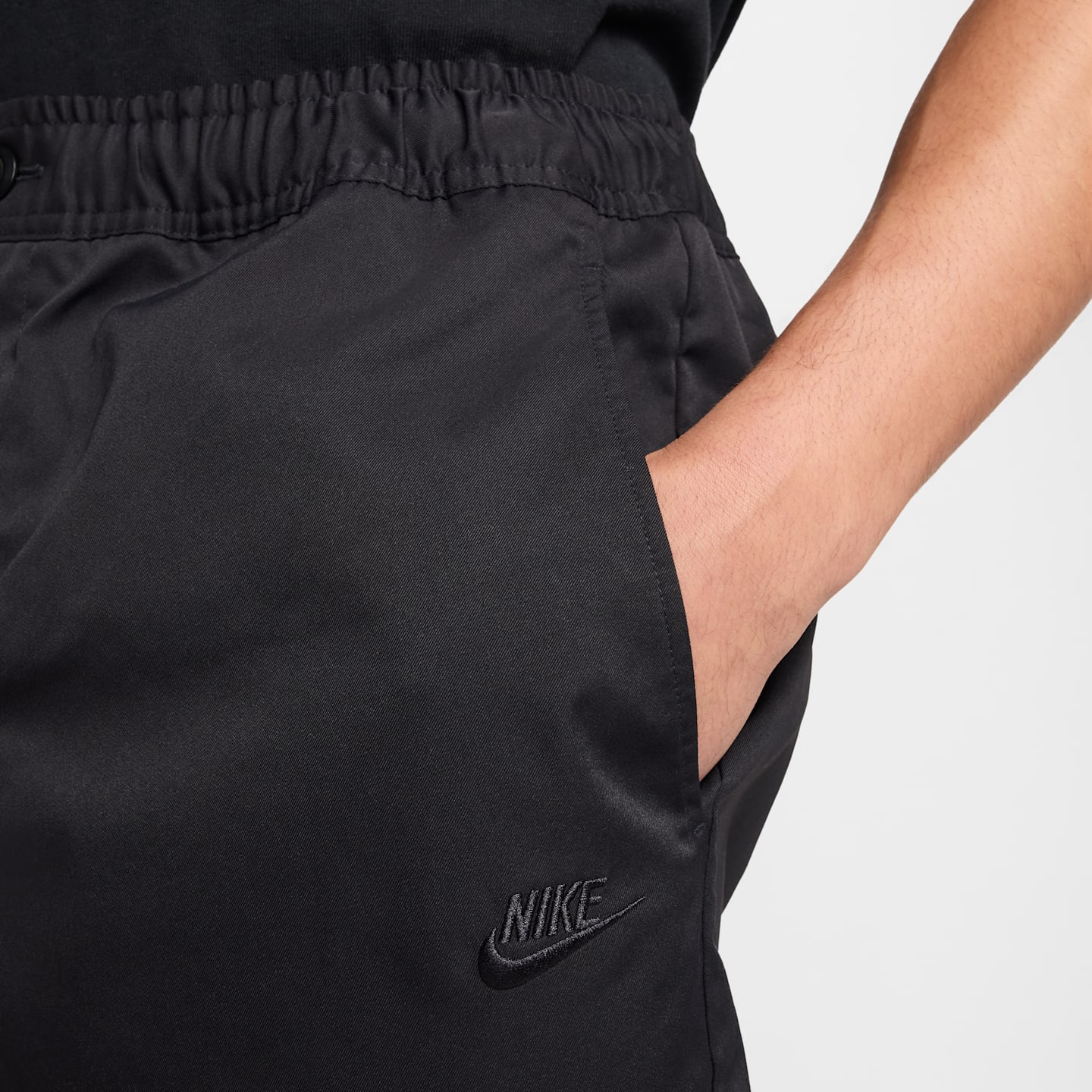 Мужские брюки Nike Club Men's Woven Tapered Pants — фото 4