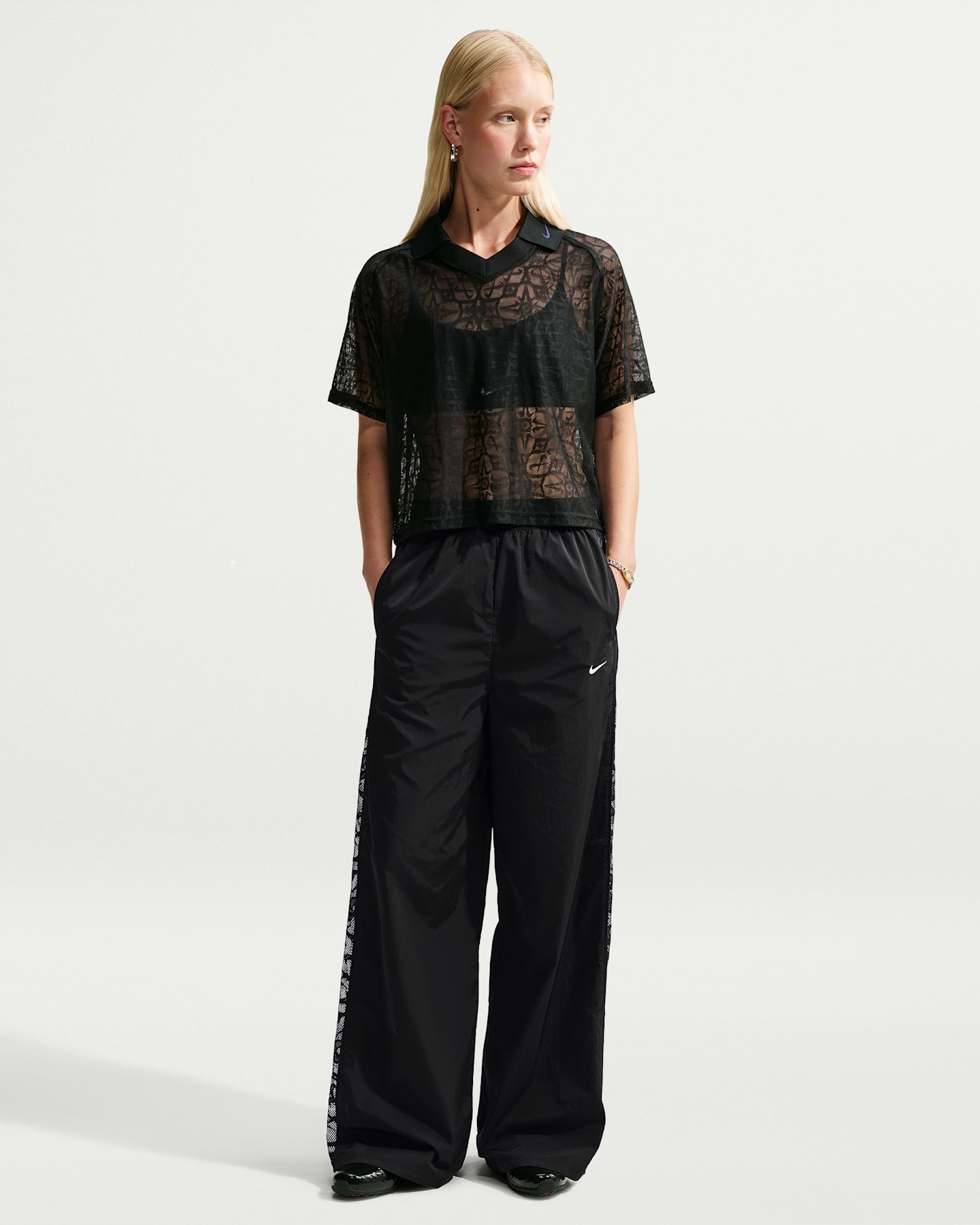 Женские брюки Nike Sportswear Women's Loose Mid-Rise Lace Track Pants — фото 6