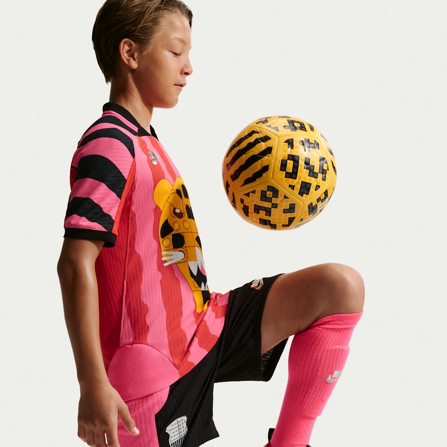Детские шорты Nike x LEGO® Collection Big Kids' Aero-FIT Soccer Shorts — фото 4