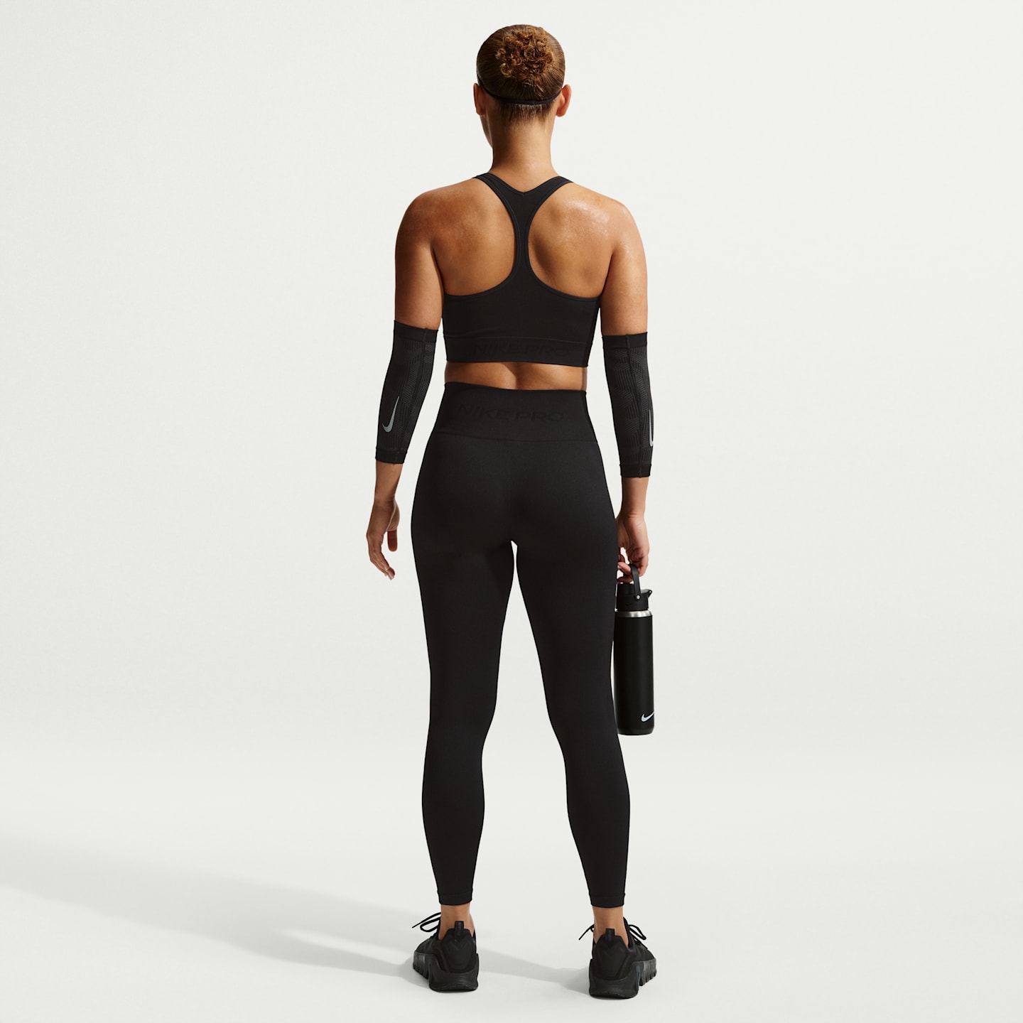 Женские леггинсы Nike Pro Seamless Women's High-Waisted 7/8 Leggings — фото 5