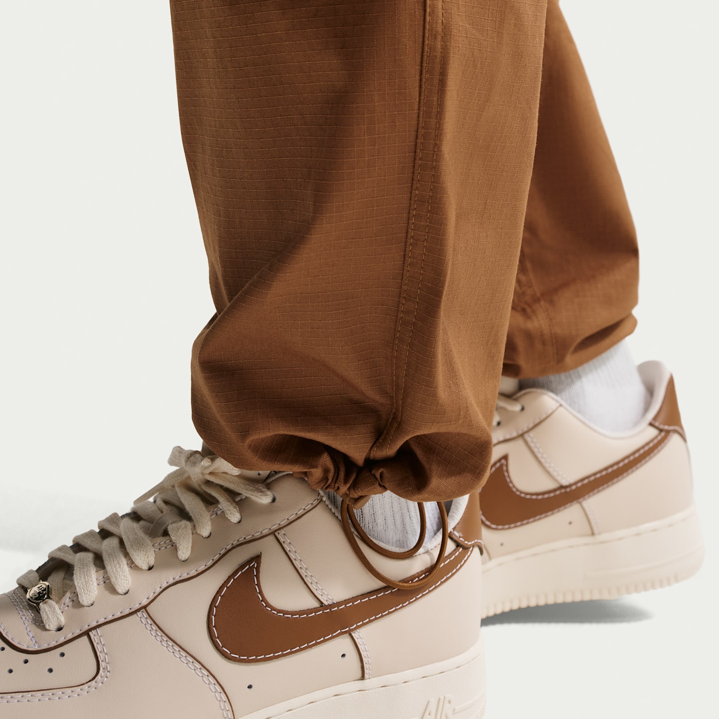 Мужские брюки Nike Sportswear Club Men's Woven Cargo Pants — фото 6