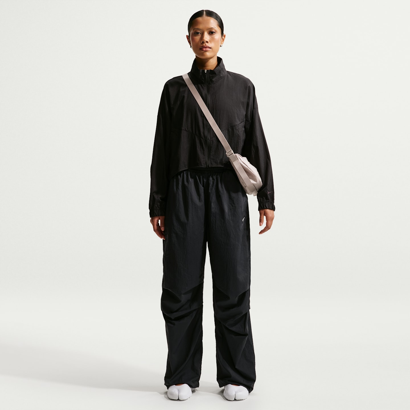 Женские брюки Nike Sportswear Women's Mid-Rise Lightweight UV Pants — фото 1