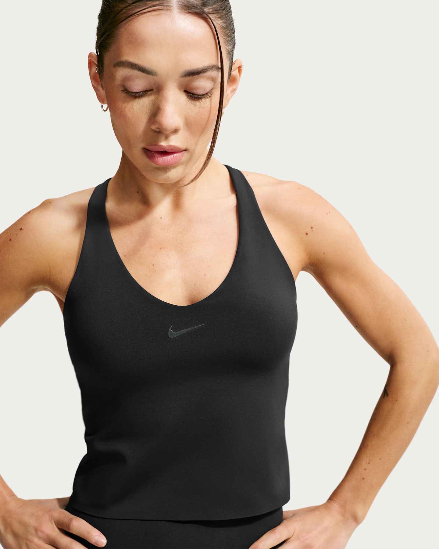 Спортивное бра Universa, уплотнённая чашка, средняя поддержка — Nike — фото 7