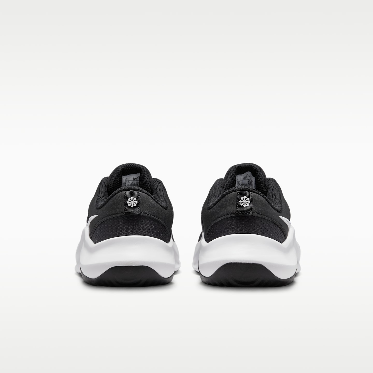 Женские кроссовки Nike Legend Essential 3 Next Nature Women's Workout Shoes — фото 6