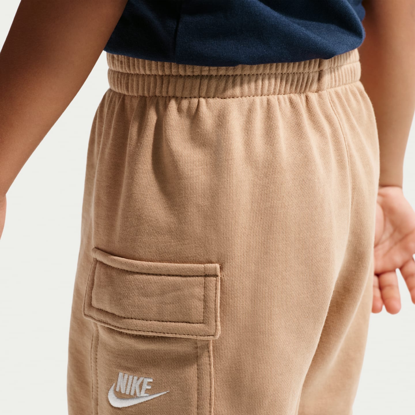 Детские брюки Nike Sportswear Toddler Pocket T-Shirt and French Terry Shorts Set — фото 5