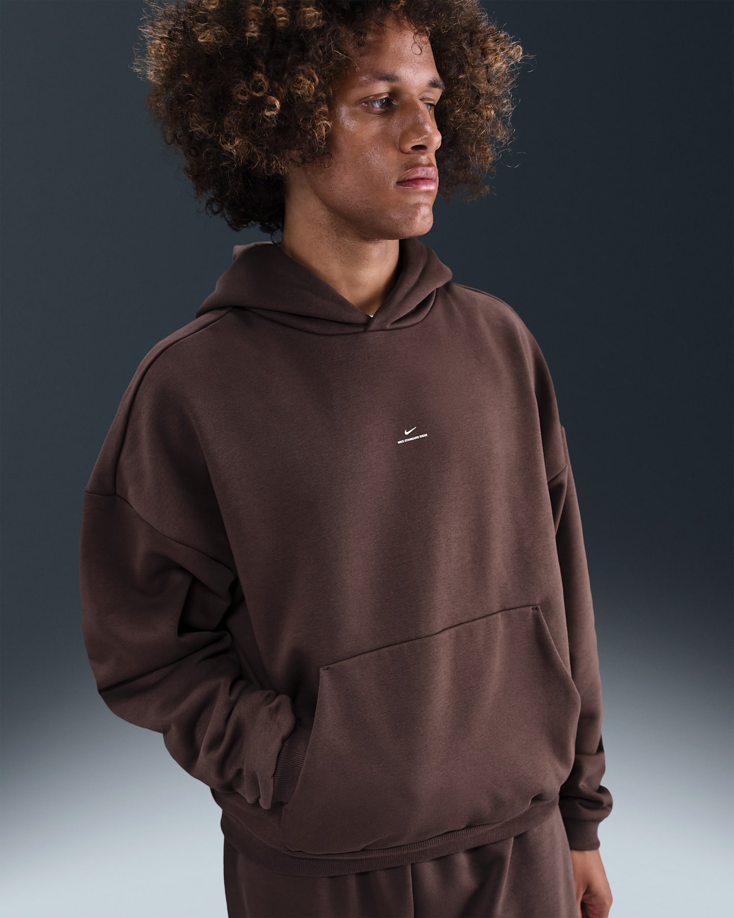 Мужские худи Nike Standard Issue Men's Therma-FIT Brushed Basketball Pullover — фото 6