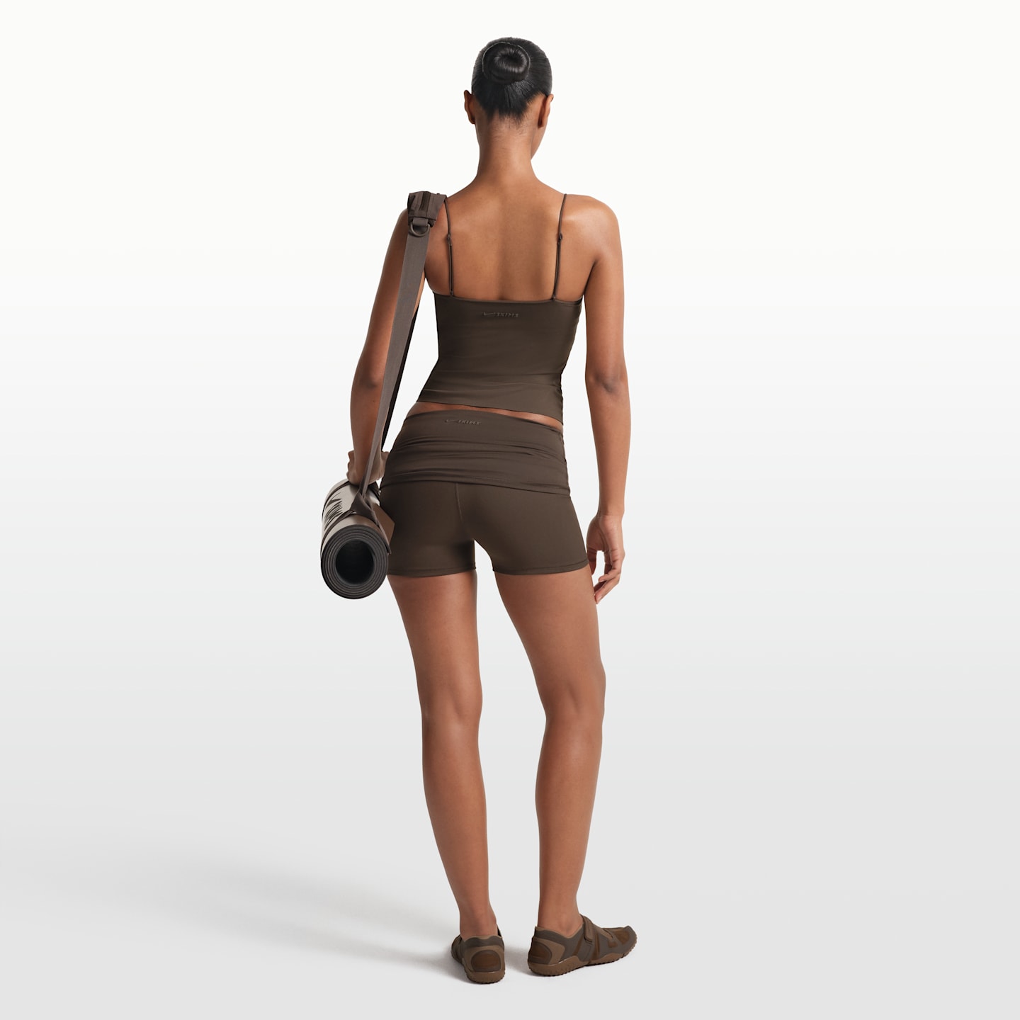 Женские шорты Nike NikeSKIMS Matte Women's 3" Fold-Over Waistband Shorts — фото 5