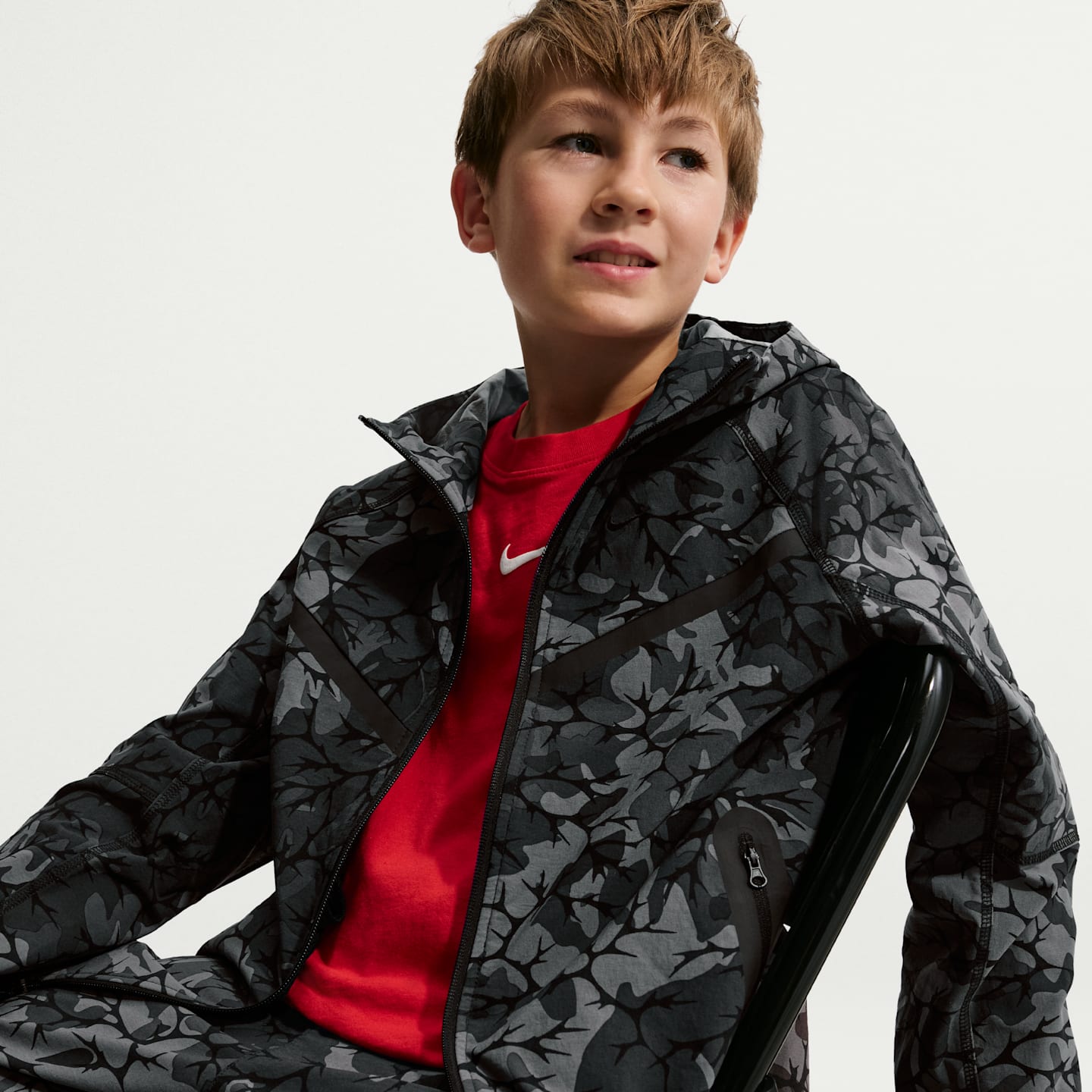 Детские кроссовки Nike Sportswear Tech Woven Big Kids' (Boys') Full-Zip Top — фото 3