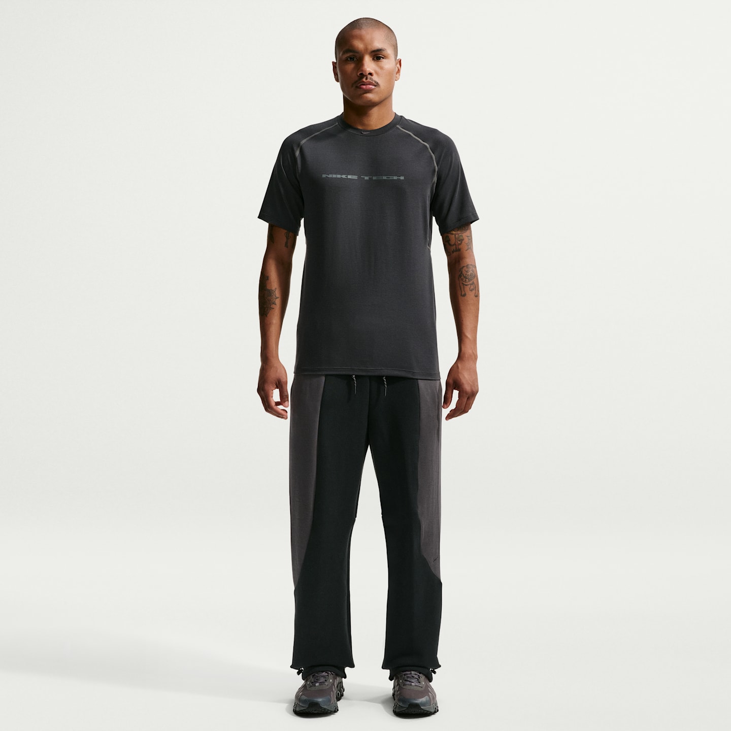 Мужские брюки Nike Tech Men's Color-Block Open-Hem Fleece Pants — фото 1