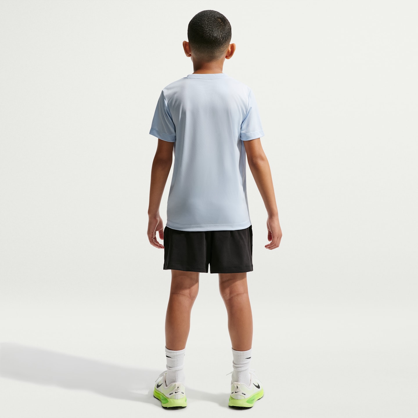Детские шорты Nike Primary Nano Big Kids' (Boys') Dri-FIT 7" Shorts — фото 5