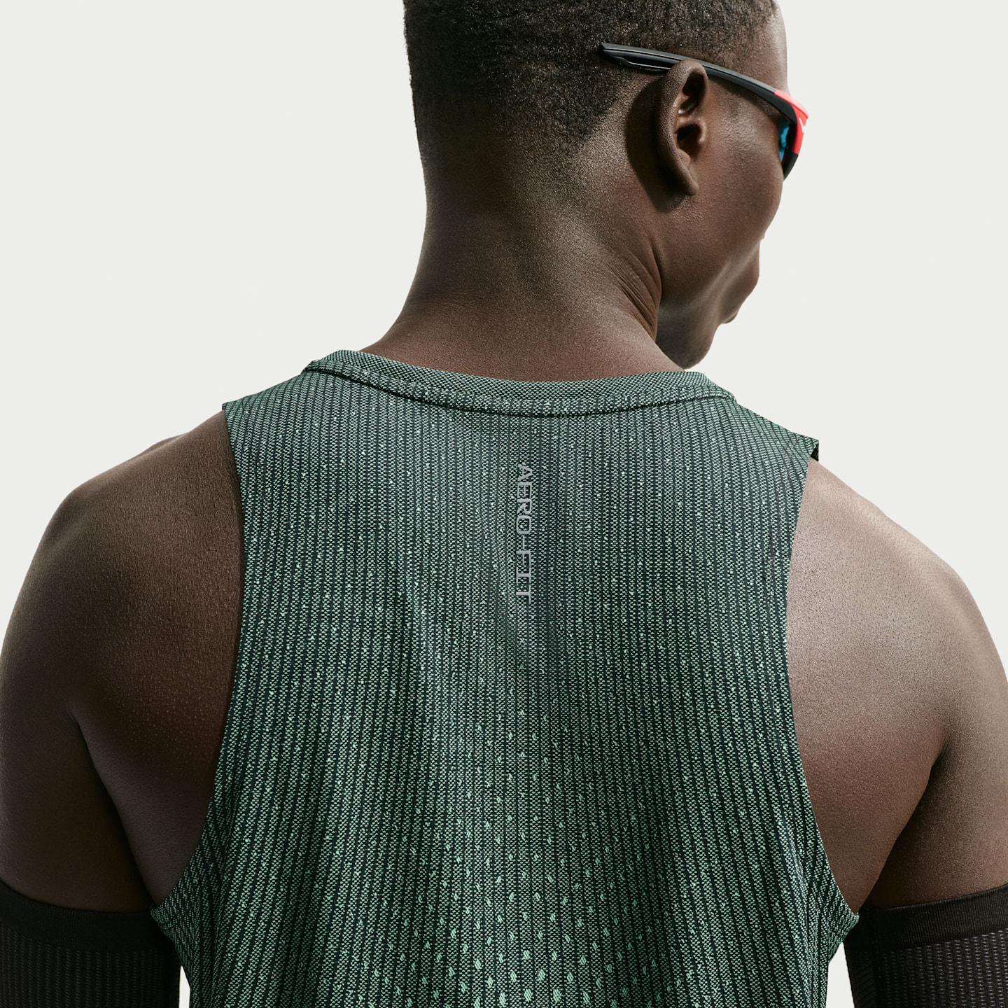 Мужские топы Nike Stride Aero-FIT Men's Running Tank Top — фото 2
