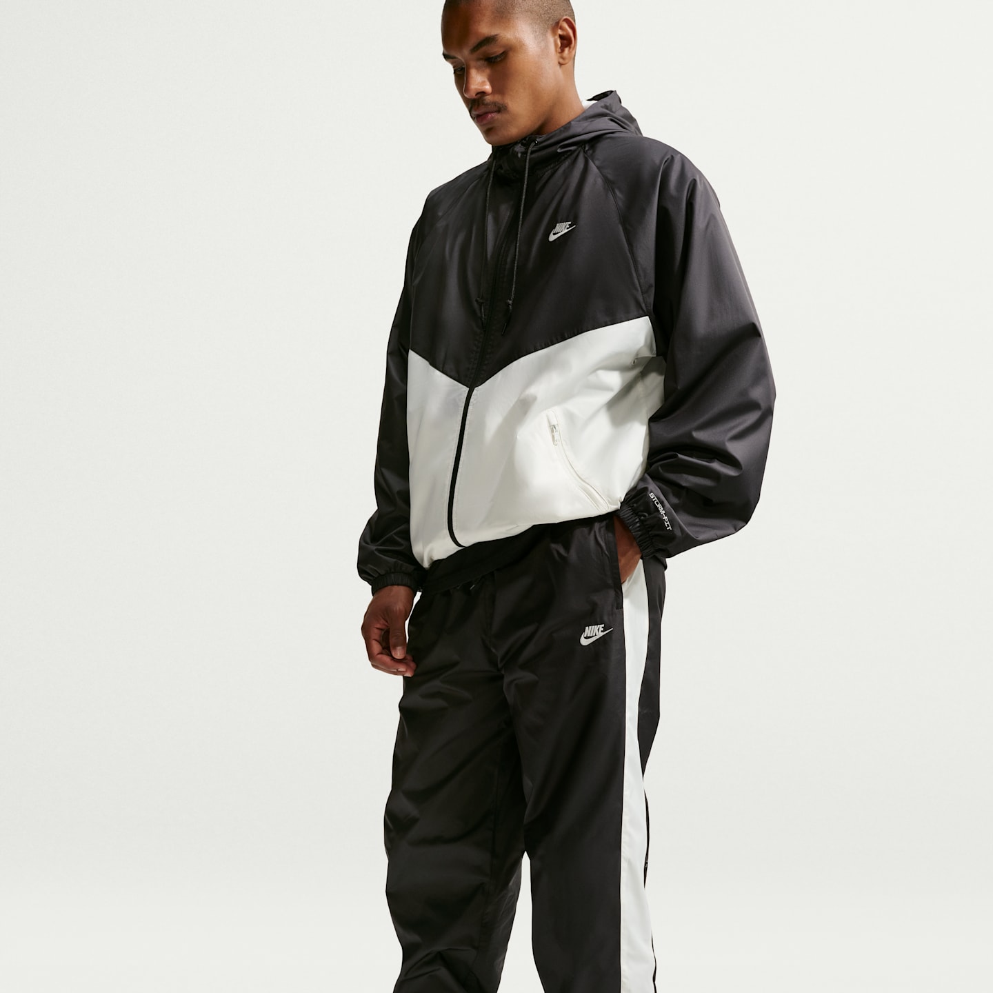 Мужские брюки Nike Windrunner Men's Lined Pants — фото 4