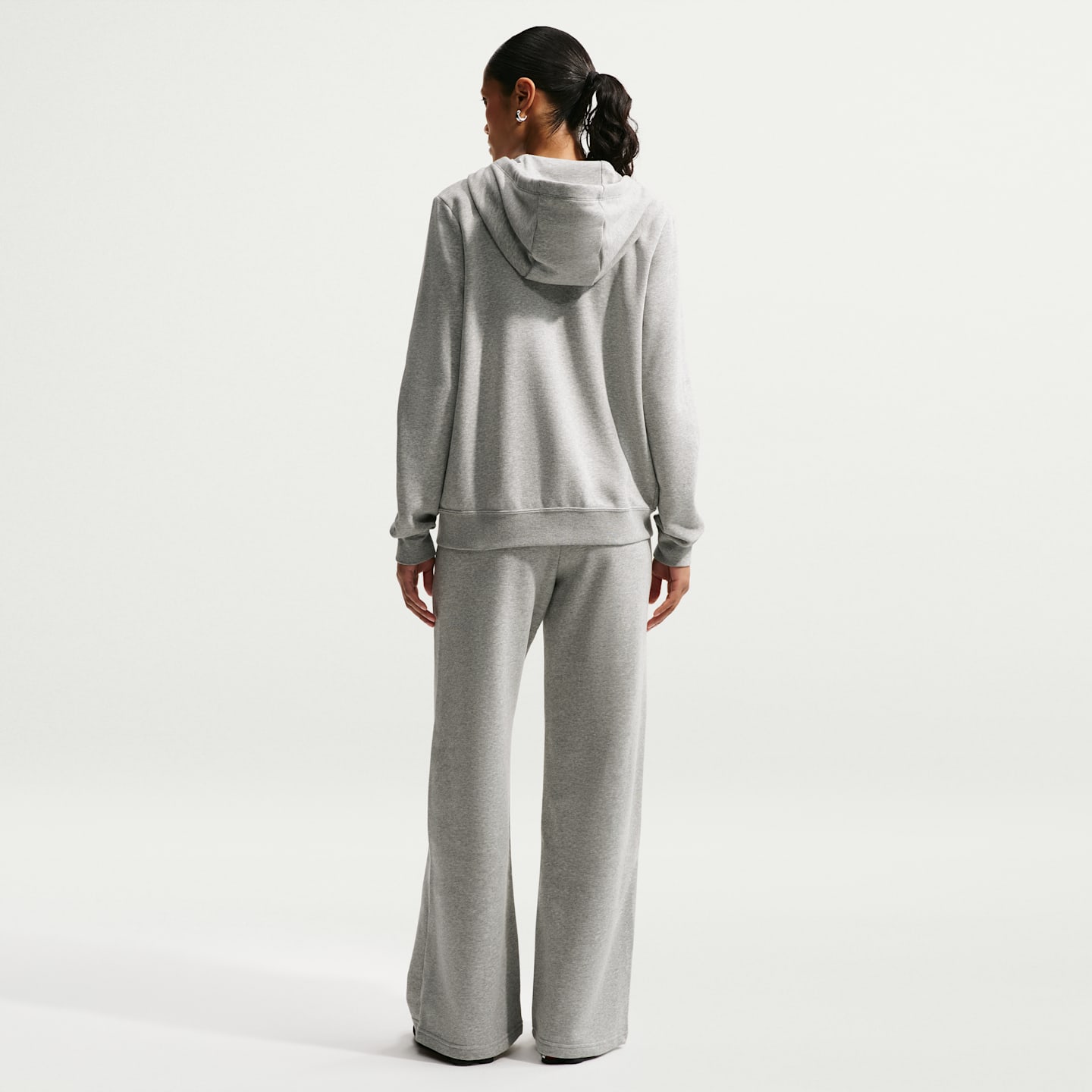 Женские брюки Nike Sportswear Club Fleece Women's Mid-Rise Wide-Leg Sweatpants — фото 5