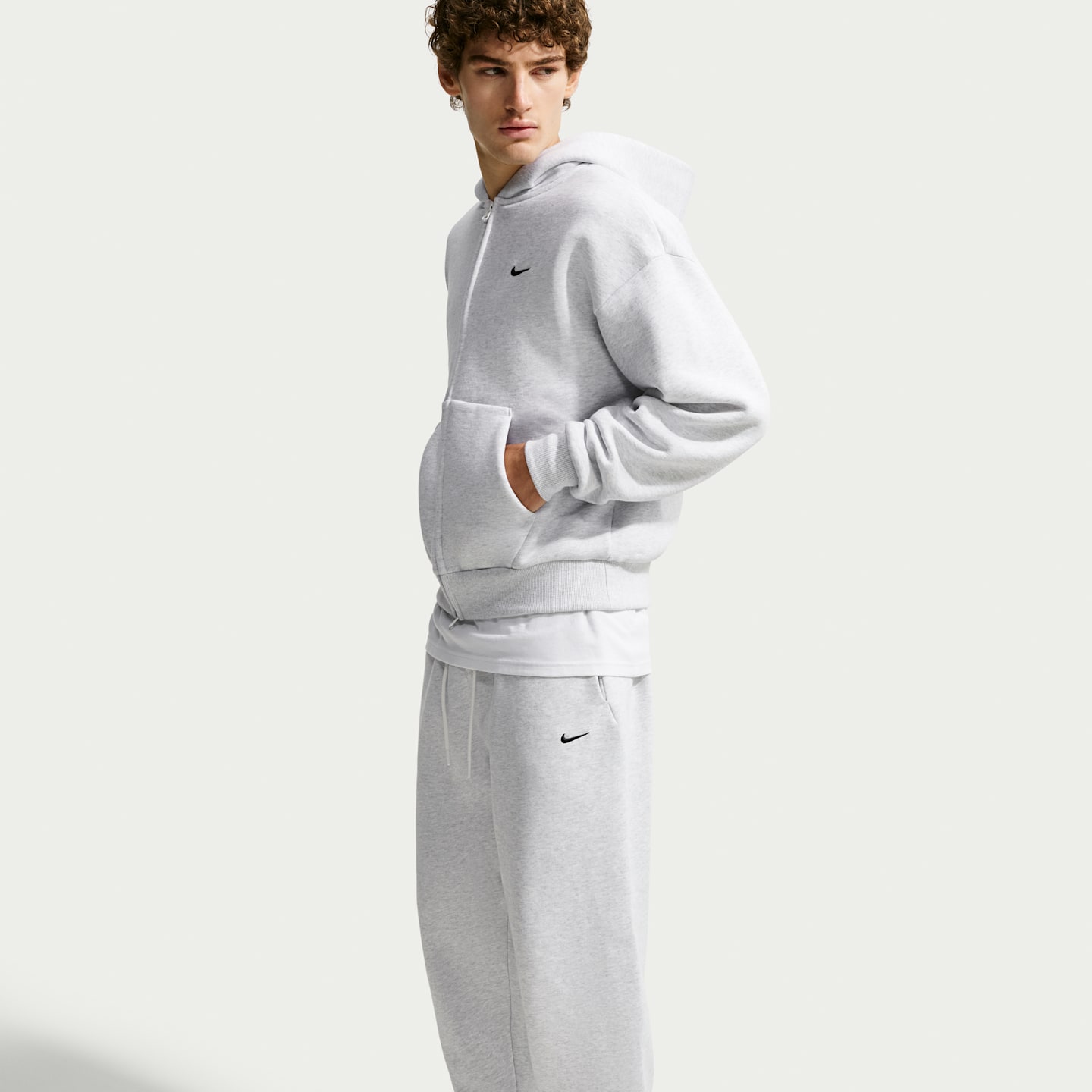 Мужские брюки Nike Solo Fleece Men's Cuffed Pants — фото 2