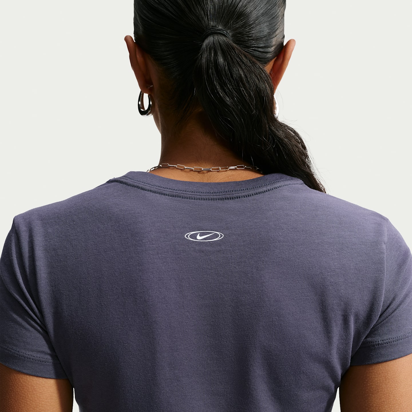 Женские футболки Nike Sportswear Chill Knit Women's Slim Mod-Cropped T-Shirt — фото 2
