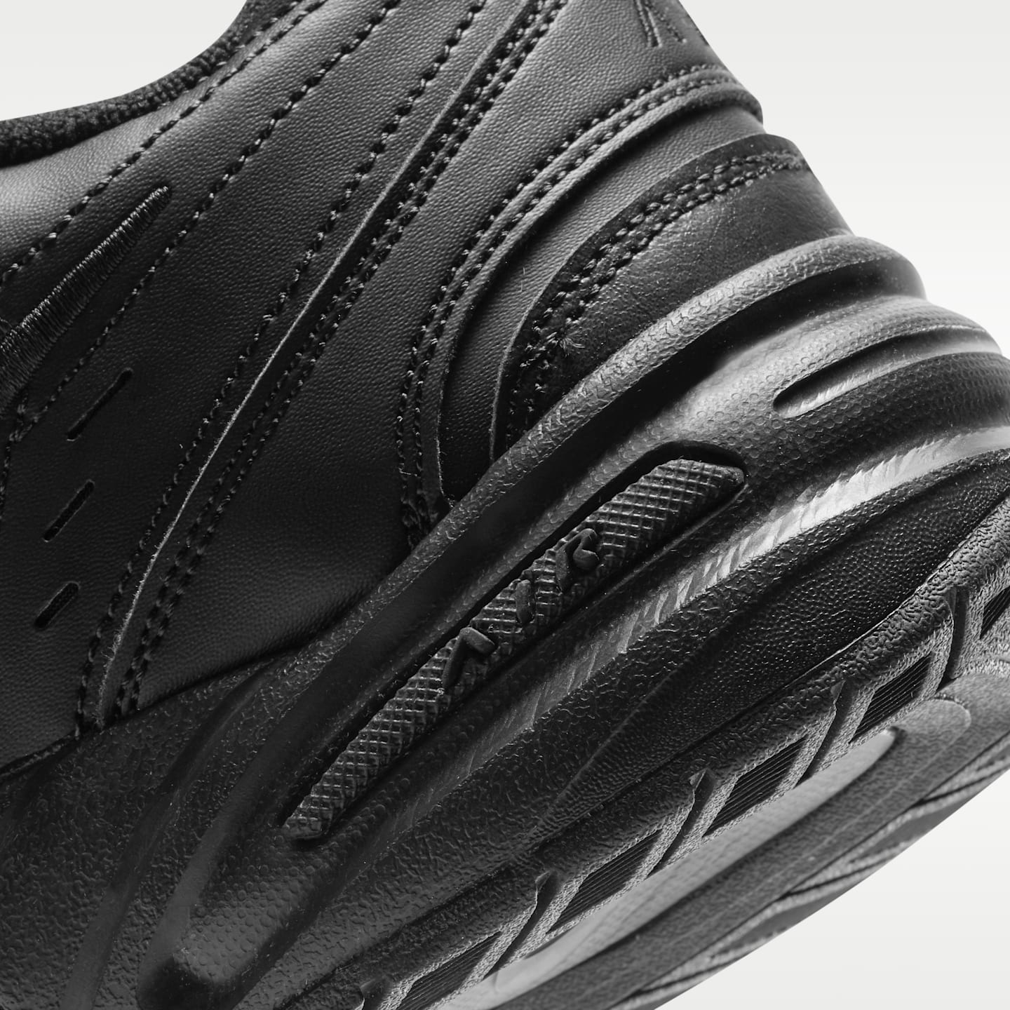 Мужские кроссовки Nike Air Monarch IV Men's Workout Shoes (Extra Wide) — фото 8