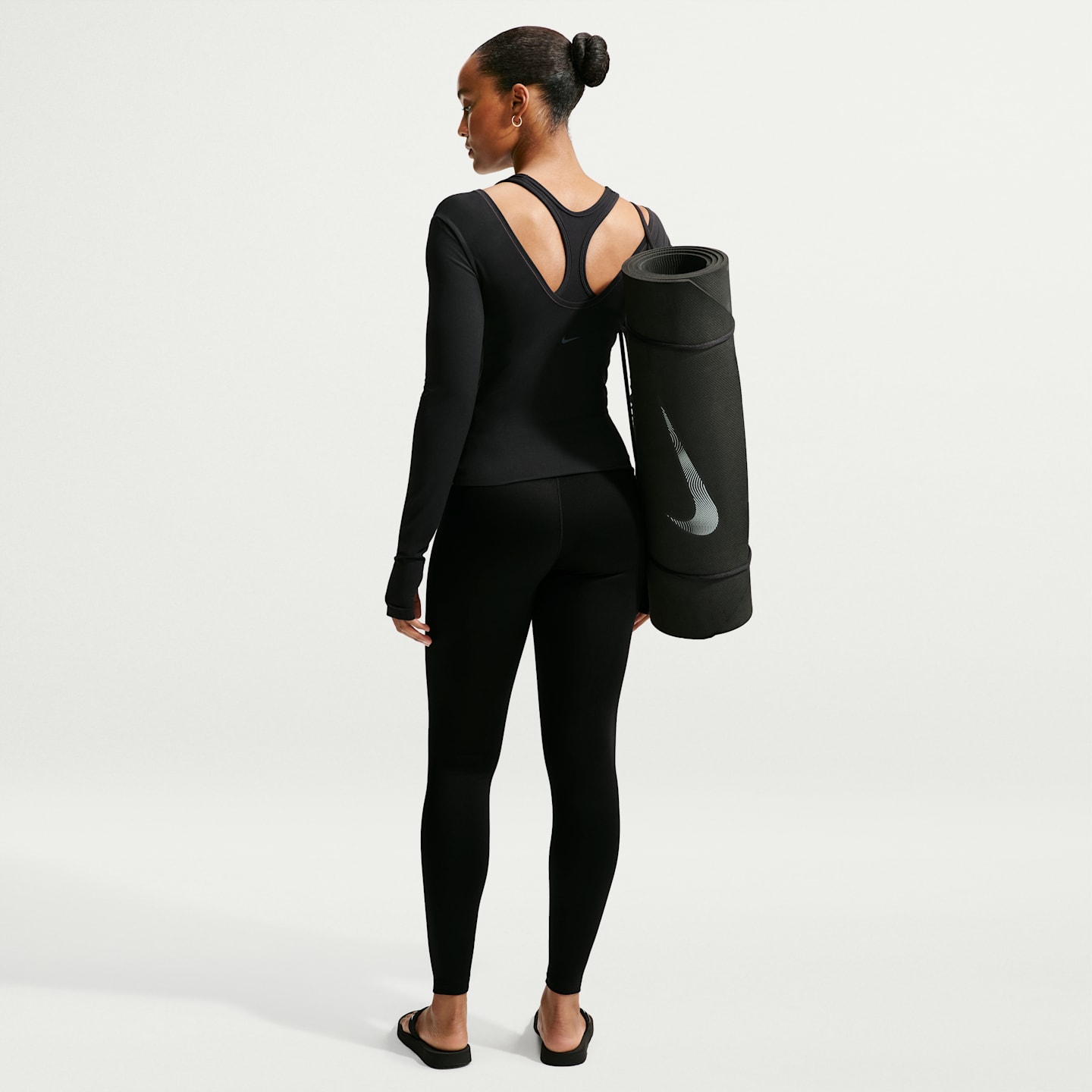 Женские леггинсы Nike One Women's Therma-FIT High-Waisted Full-Length Leggings — фото 5