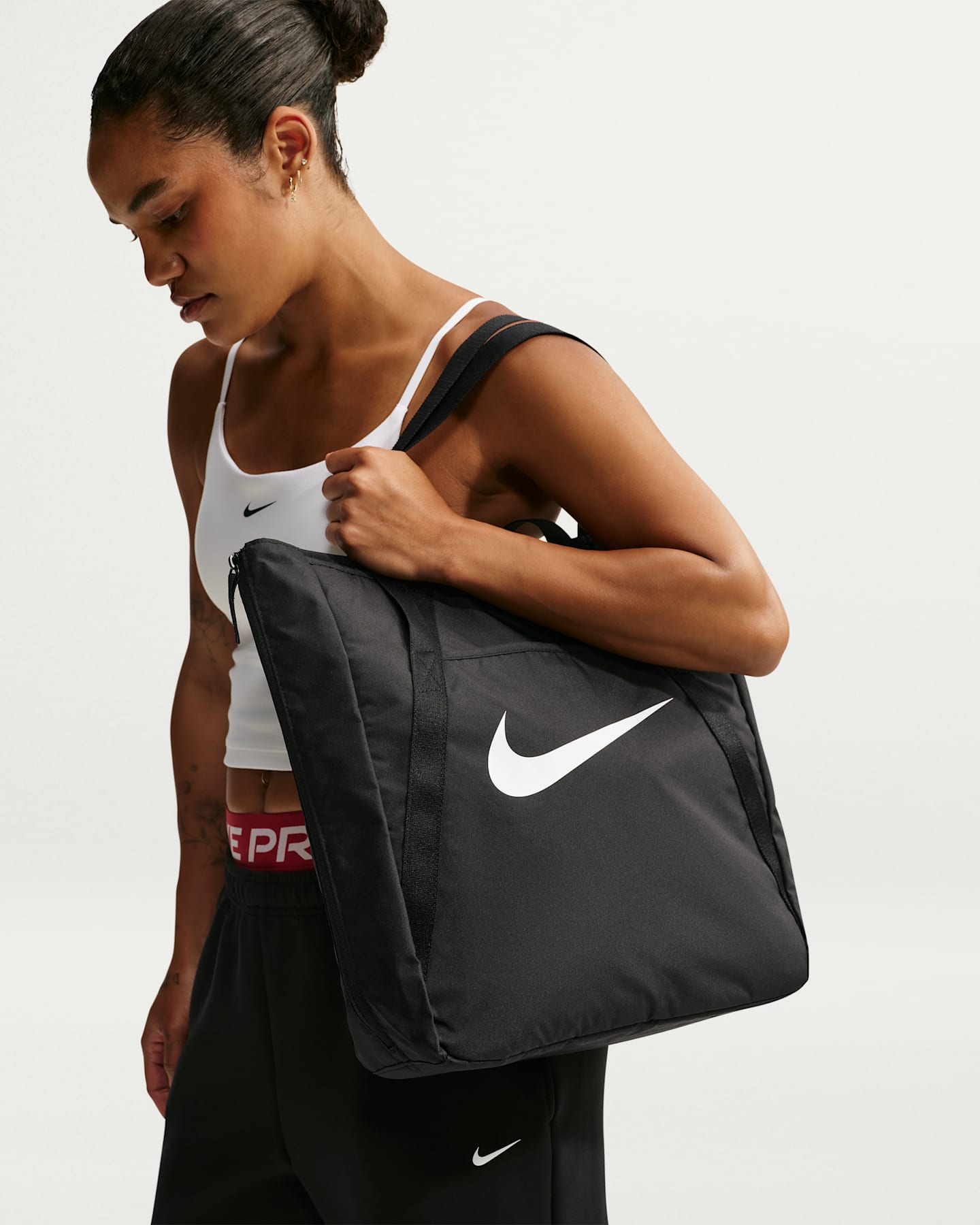 Женские сумки Nike Gym Tote (28L) — фото 12