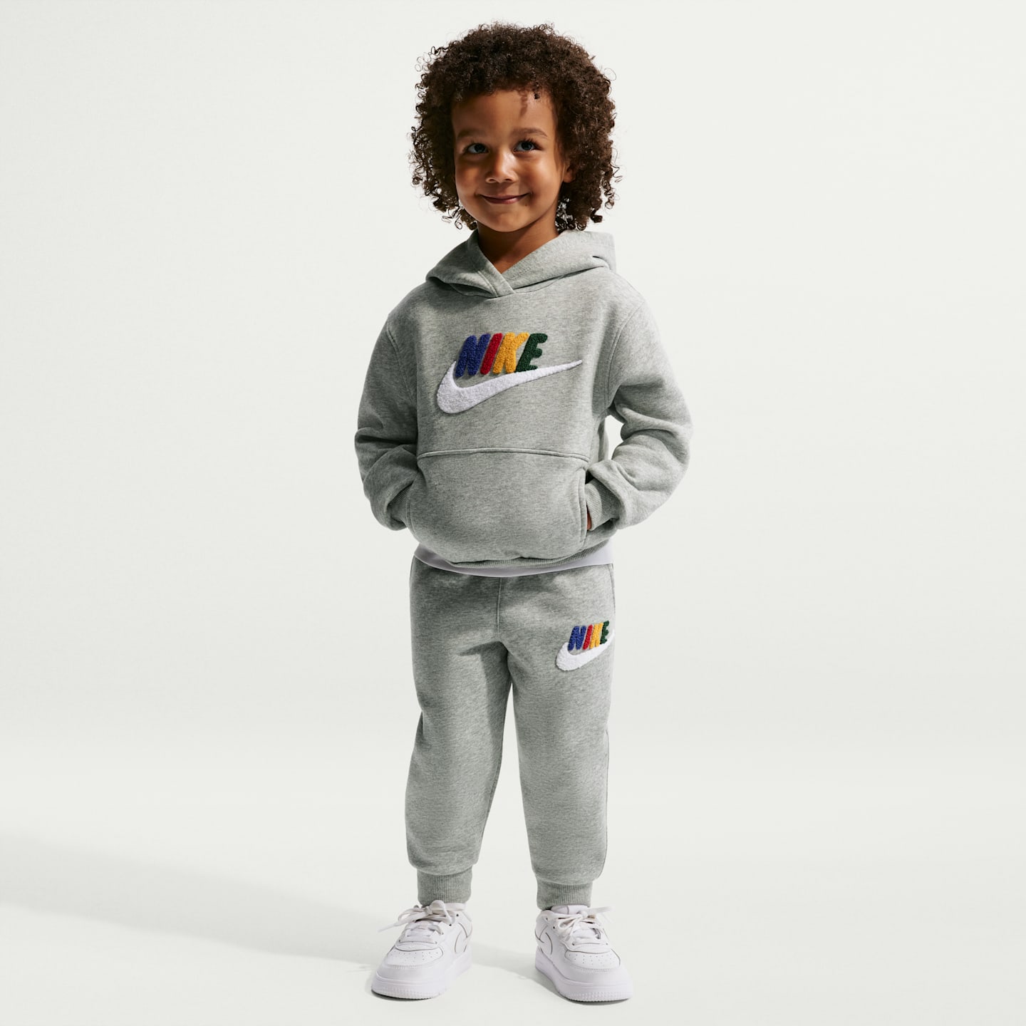 Детские брюки Nike Club Chenille Toddler Joggers — фото 1
