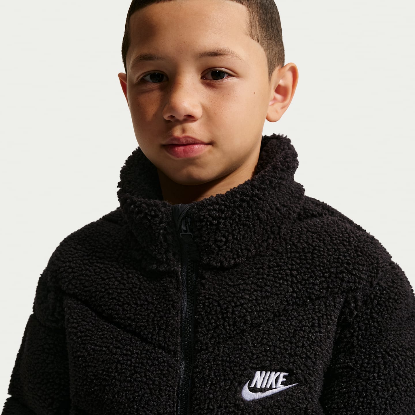 Детские куртки Nike Sportswear Big Kids' Therma-FIT Loose Puffer Jacket — фото 3
