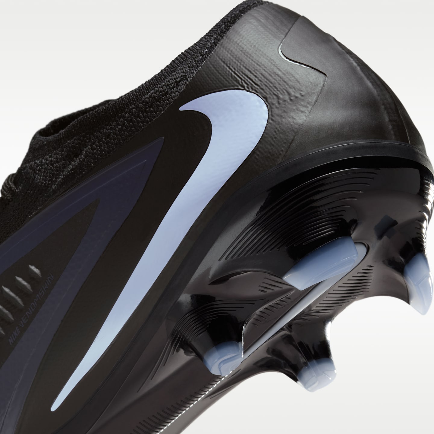 Мужские бутсы Nike Phantom 6 Low Pro Artificial-Grass Soccer Cleats — фото 9
