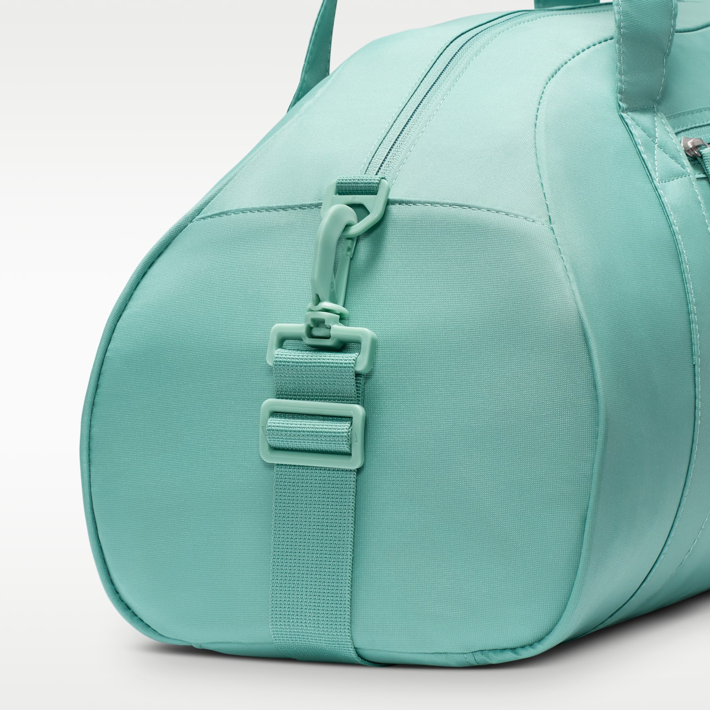 Женские сумки Nike Gym Club Duffel (24L) — фото 7