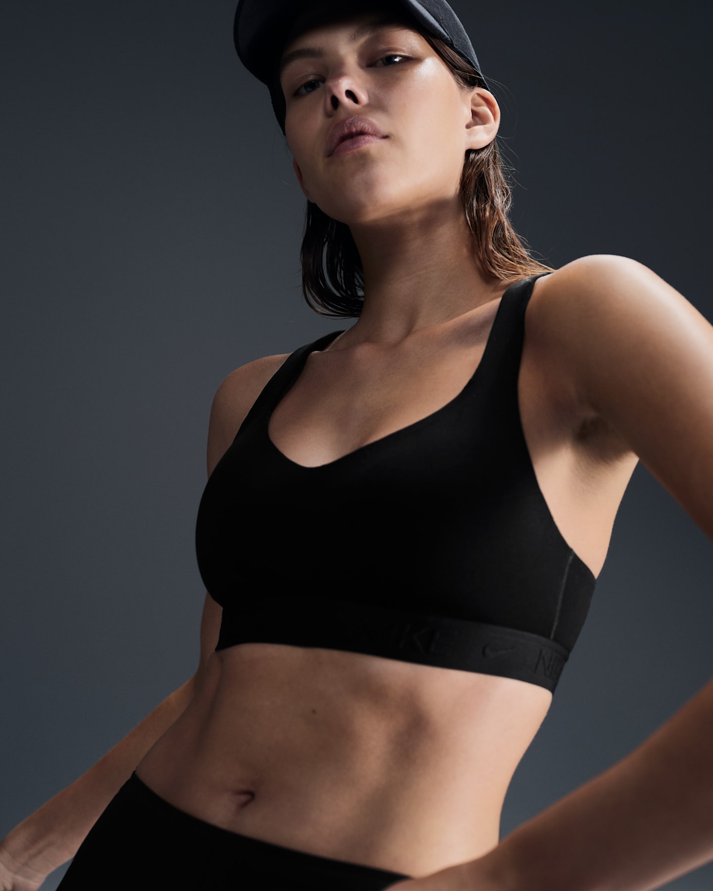 Спортивное бра Indy Adjustable, уплотнённая чашка — Nike — фото 7
