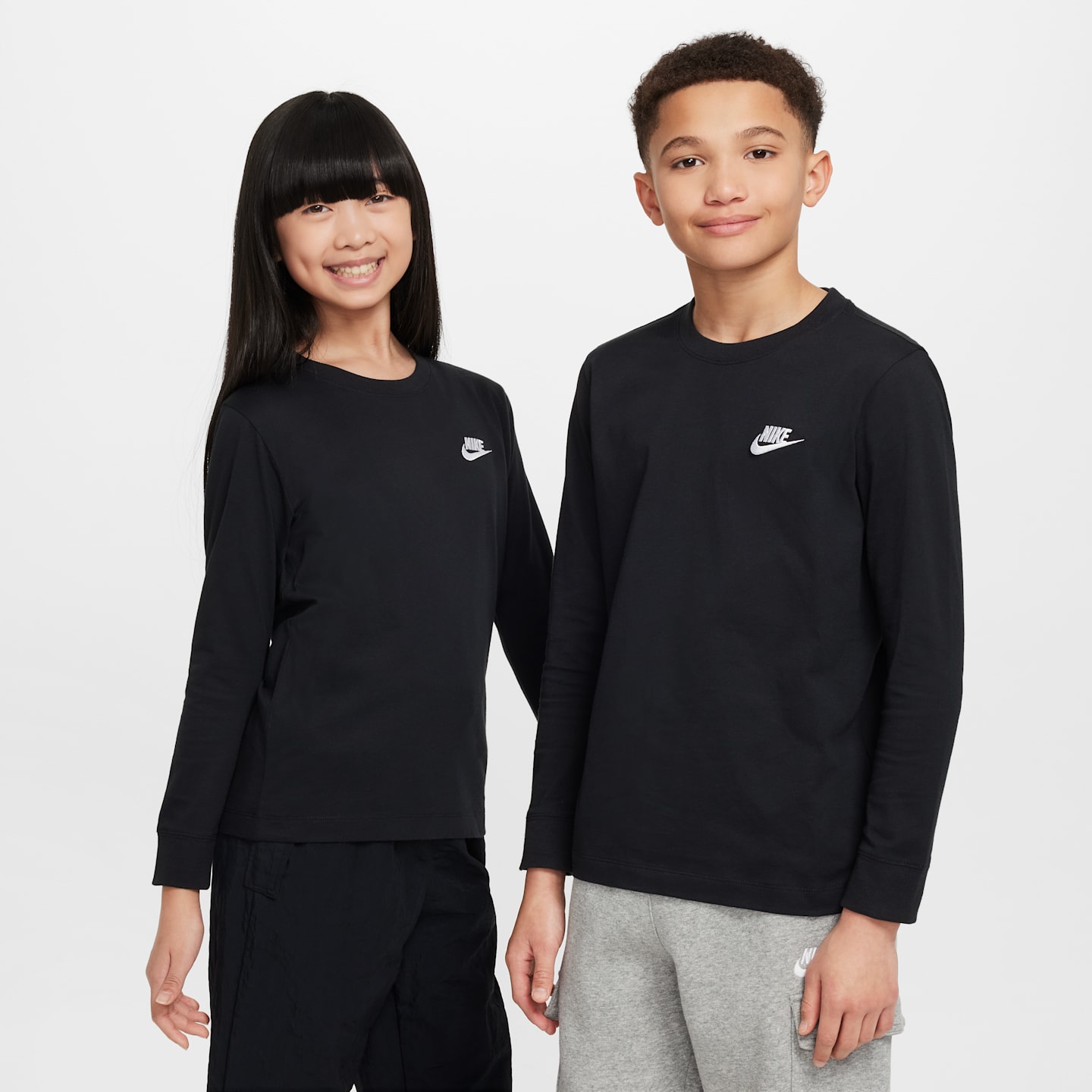 Детские футболки Nike Sportswear Big Kids' Long-Sleeve T-Shirt — фото 1