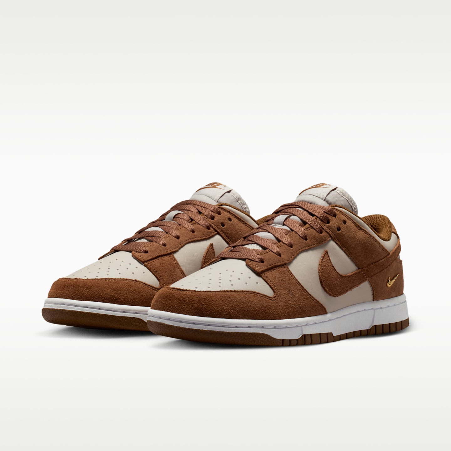 Женские кроссовки Nike Dunk Low Suede Women's Shoes — фото 5