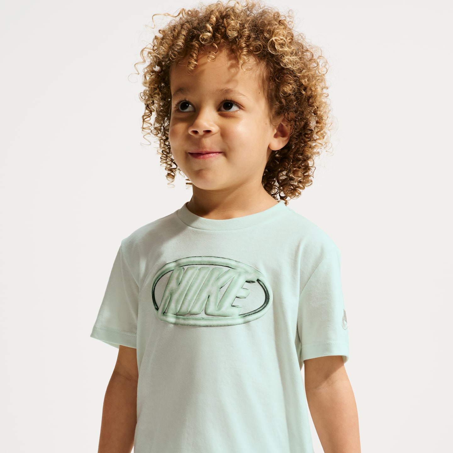 Детские брюки Nike Sportswear Club Toddler 2-Piece Floatie T-Shirt and Shorts Set — фото 2