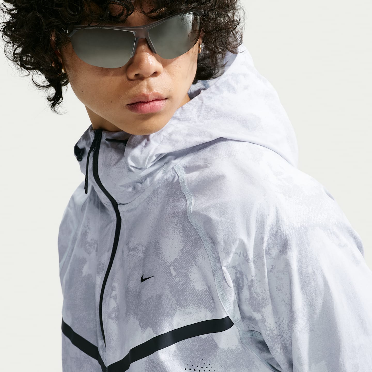 Мужские куртки Nike Tech Windrunner Men's Dri-FIT Woven Full-Zip Jacket — фото 3