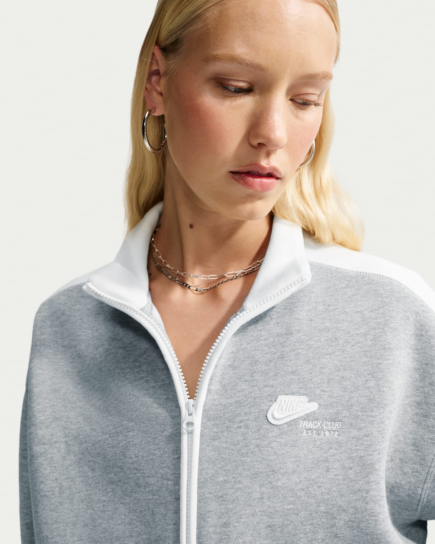 Женские куртки Nike Studio Fleece Medium Weight "Nike Run Club" Women's Track Jacket — фото 7