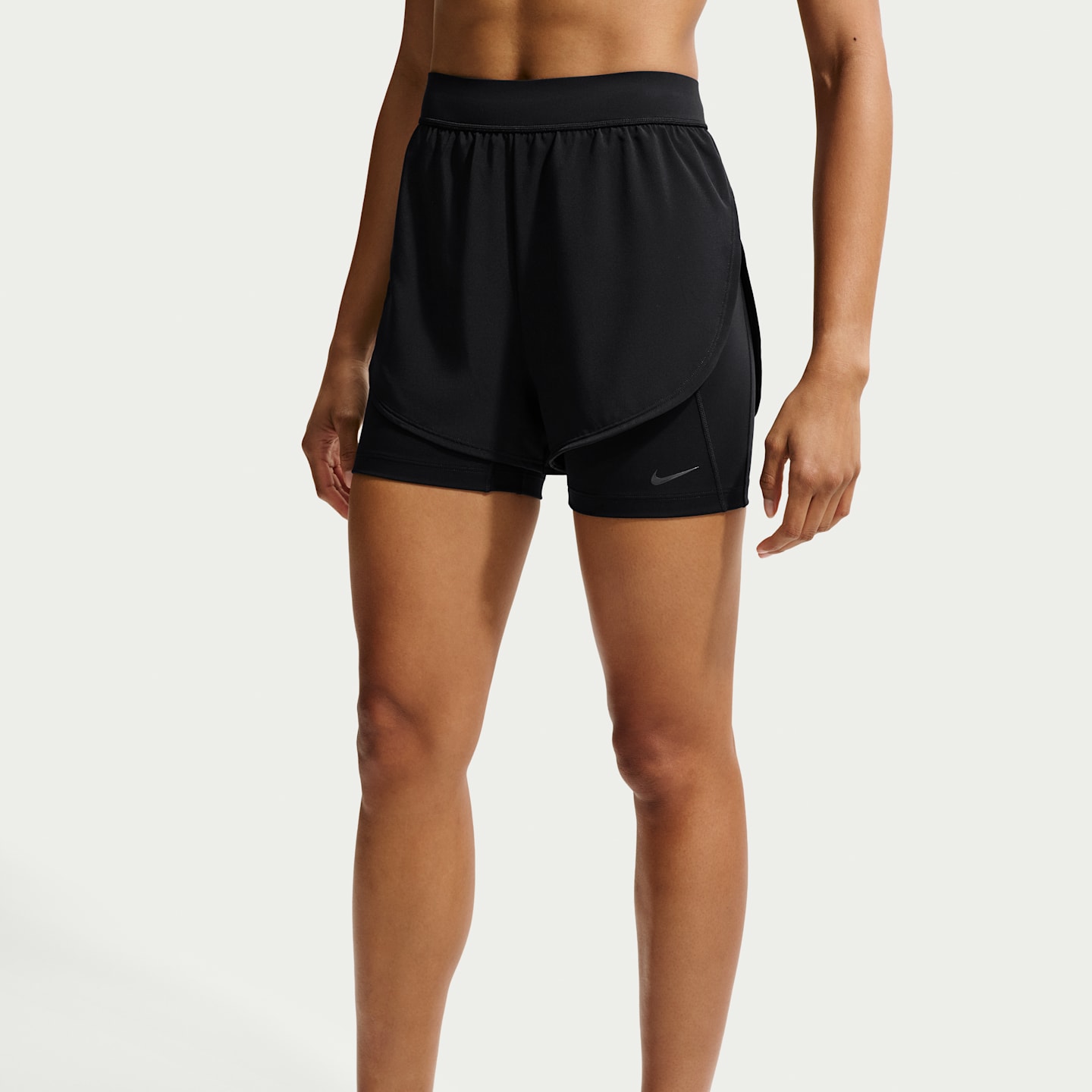Женские шорты Nike Universa Women's 2-in-1 5" Shorts — фото 2