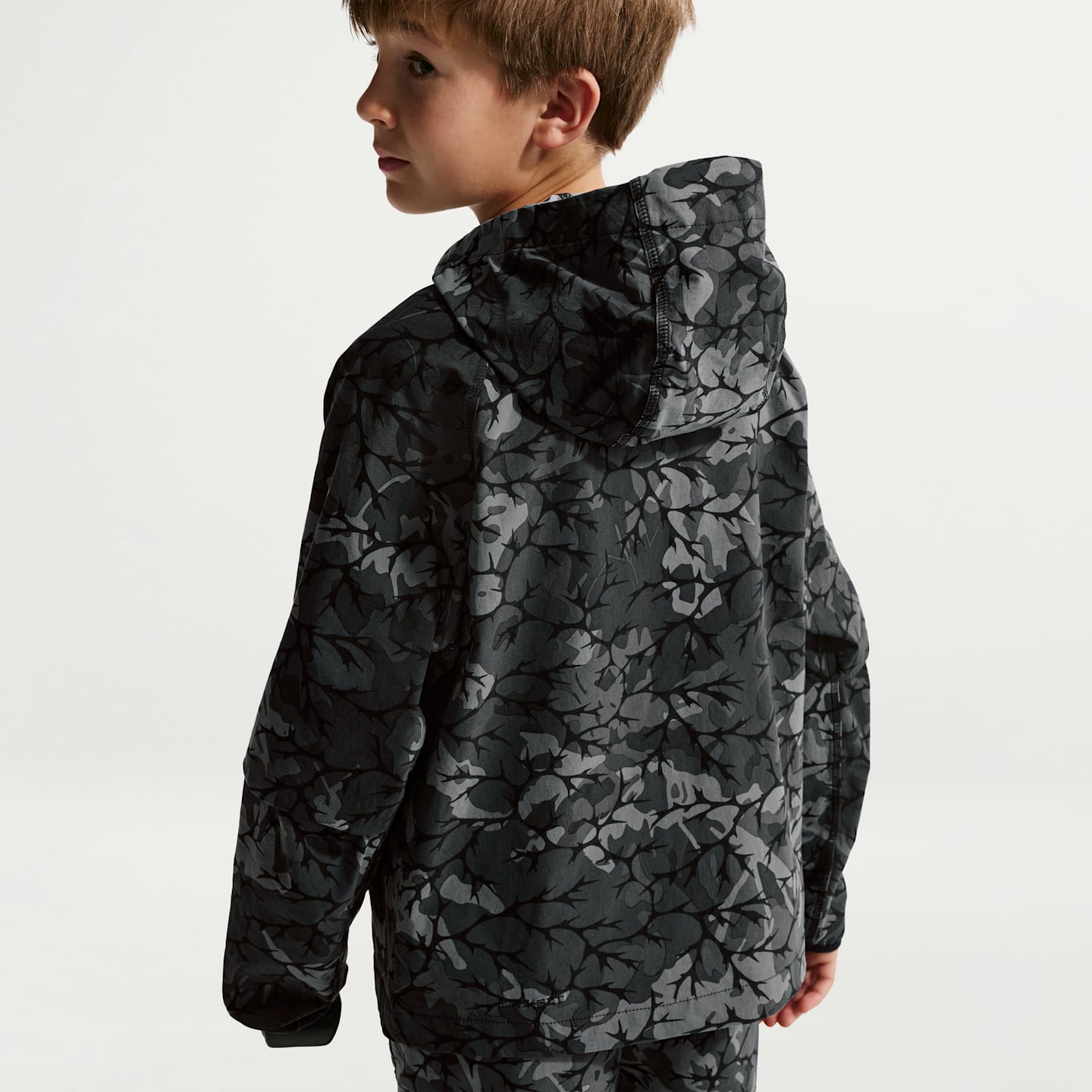Детские кроссовки Nike Sportswear Tech Woven Big Kids' (Boys') Full-Zip Top — фото 2