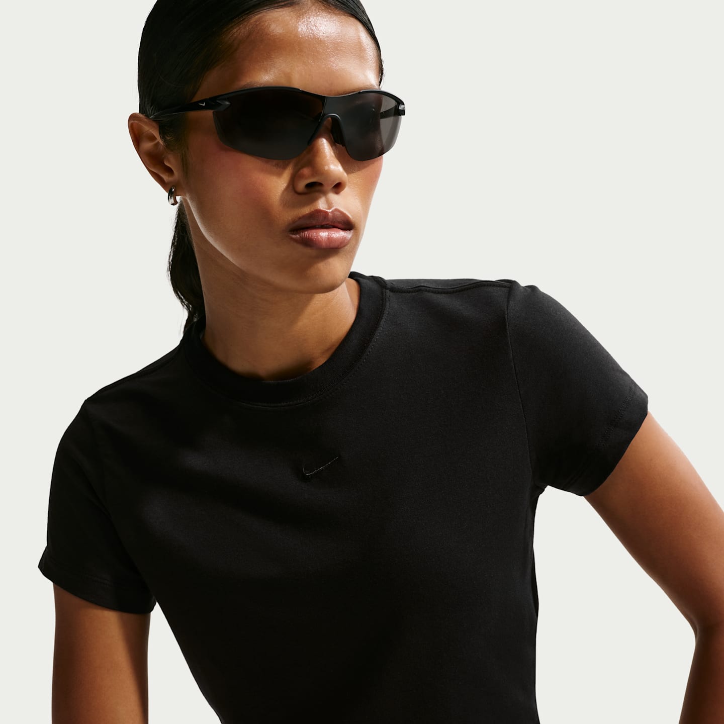 Женские футболки Nike Sportswear Chill Knit Women's Cropped T-Shirt — фото 3